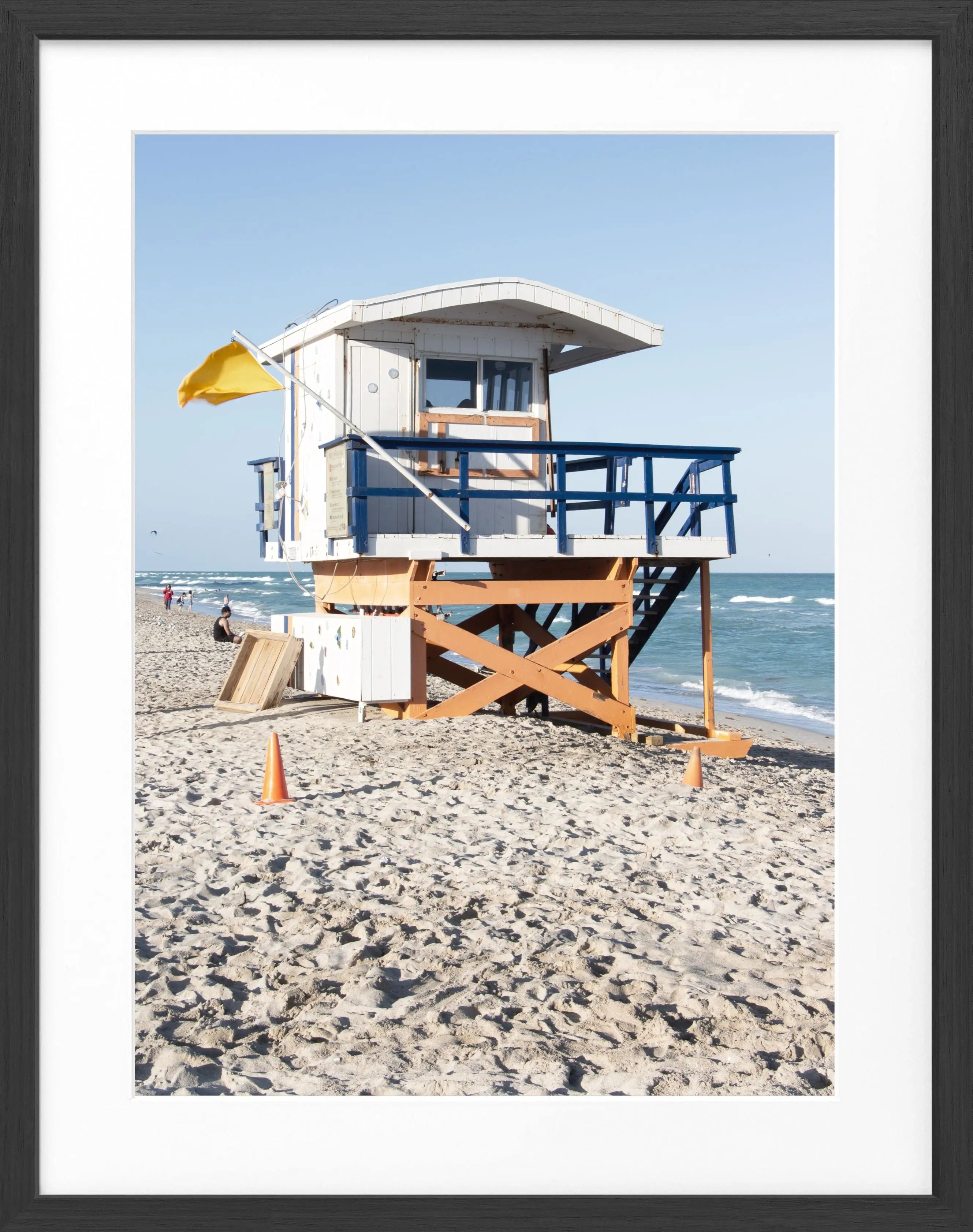 Schwarz-weiß Poster mit Rahmen von Cosman-Photocollection, Lifeguard-Motiv aus Florida Key West, 25x31 cm
