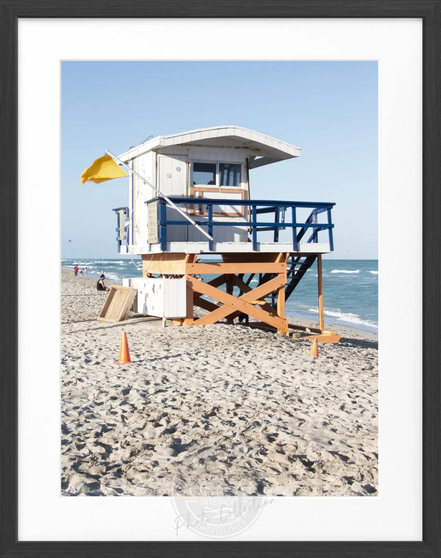 Schwarz-weiß Poster mit Rahmen „Lifeguard“ Florida Key West, mit Blick auf den Strand und den Rettungsschwimmer, 25x31 cm.