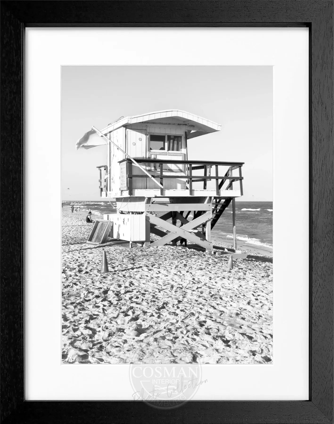 Schwarz-weiß Poster mit Rahmen ’Lifeguard’ Florida Key West, von Cosman-Photocollection, 25x31 cm, Strand- und Rettungsszene