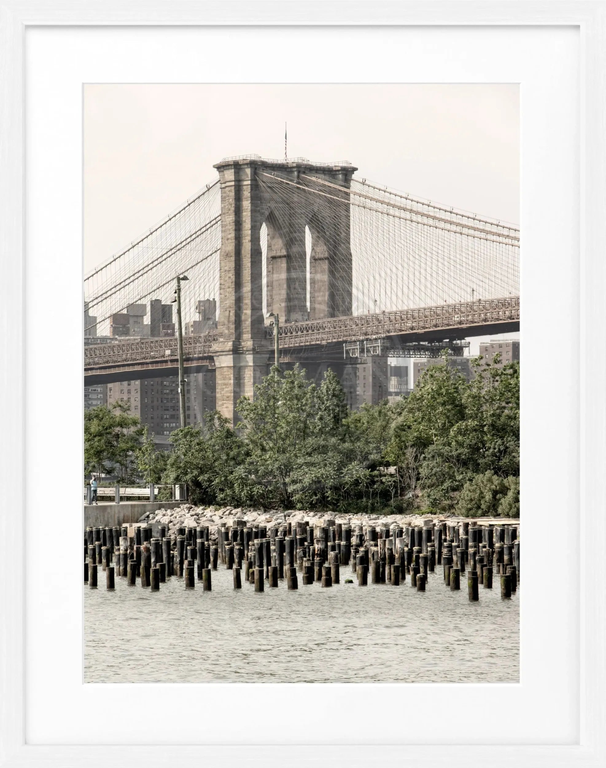 Schwarz-weiß Poster mit Rahmen von Cosman-Photocollection, New York Brooklyn Bridge, 25x31 cm, urbanes Stadtbild.