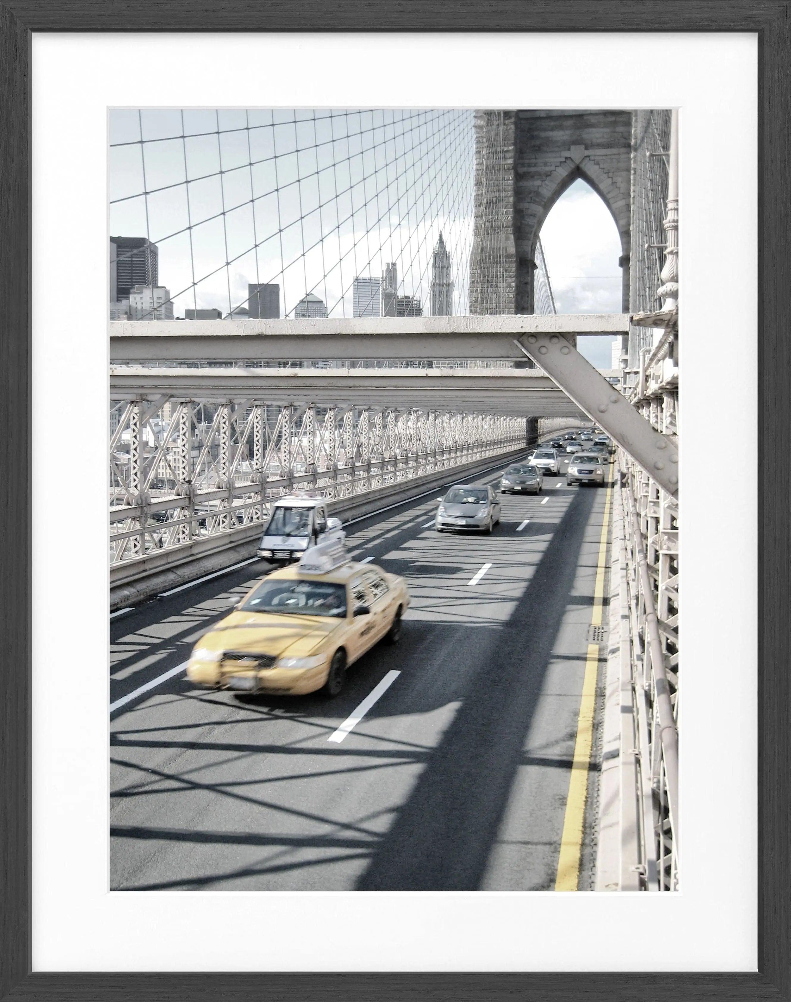 Schwarz-weiß Poster mit Rahmen, zeigt die Brooklyn Bridge in New York, von Cosman-Photocollection, Maße 25x31cm