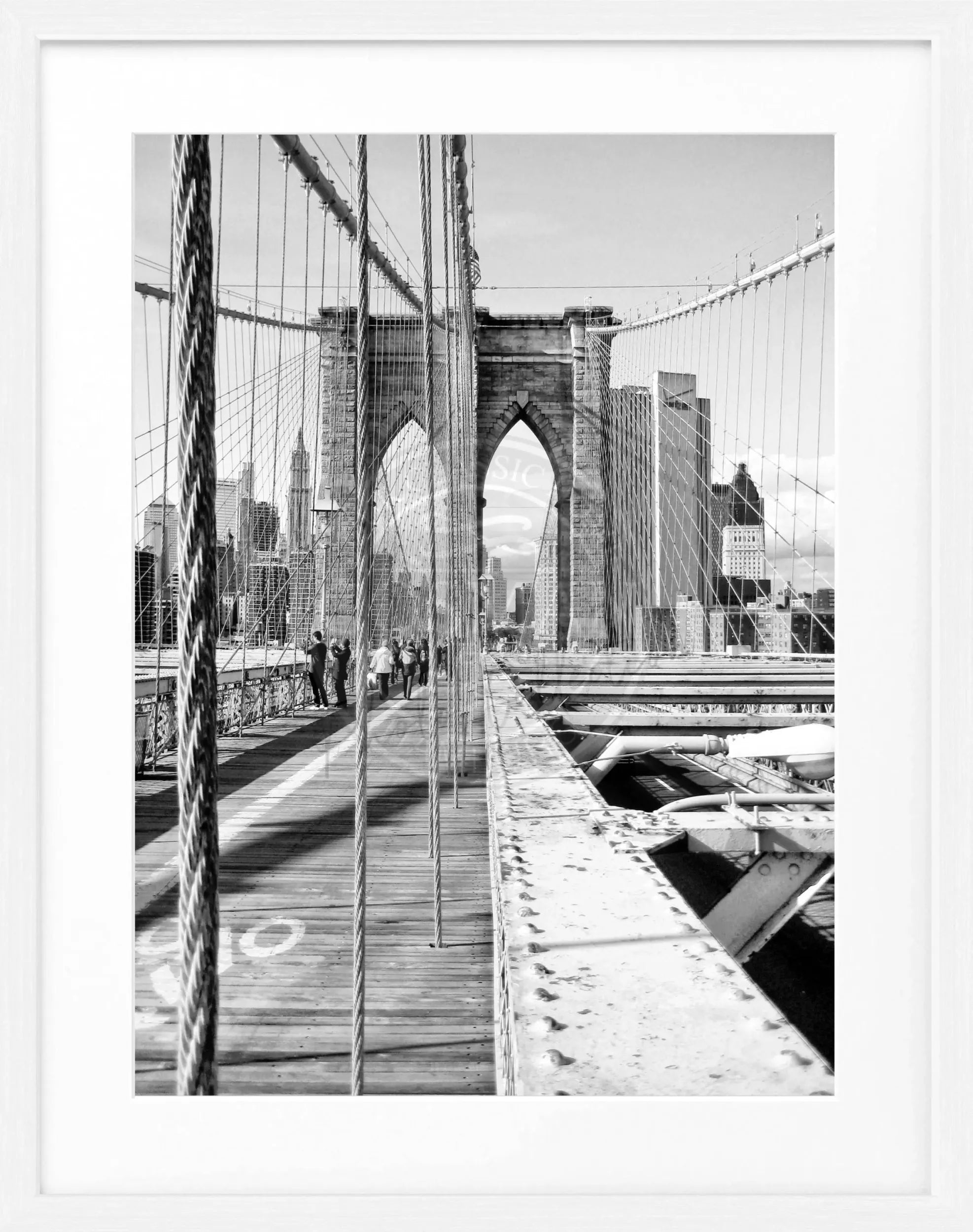 Schwarz-weiß Poster mit Rahmen, New York Brooklyn Bridge, 25x31 cm, von Cosman-Photocollection, Wanddekoration im urbanen Stil