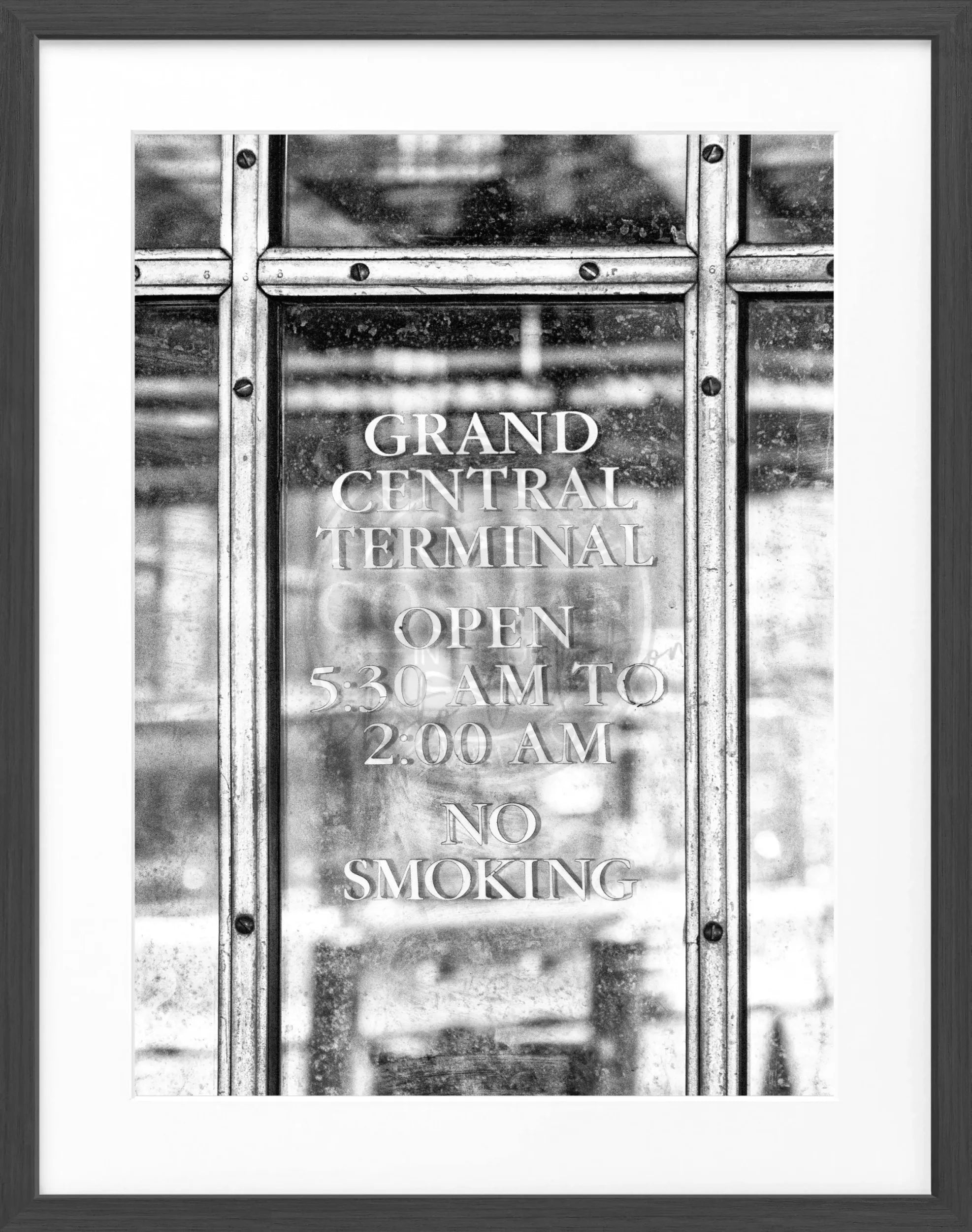 Schwarz-weiß Poster von New York Central Station mit schwarzem Rahmen, 25x31cm, von Cosman-Photocollection.