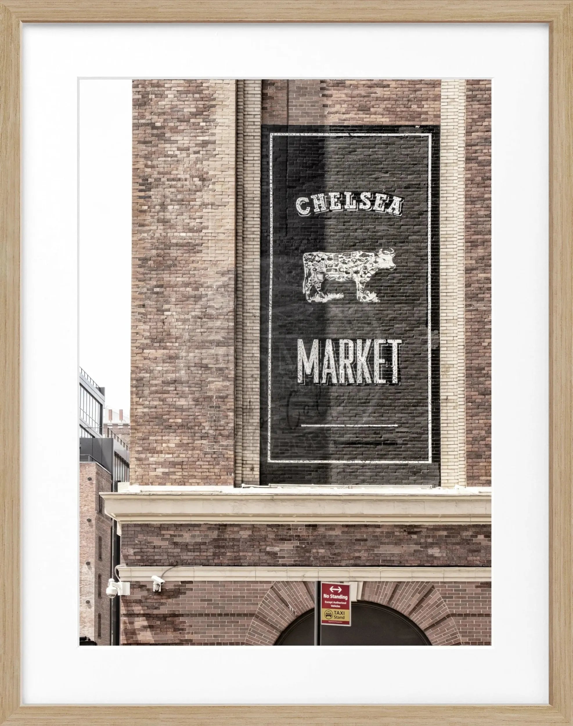 Schwarz-weiß Poster mit Rahmen, New York Chelsea Market Motiv, 25x31 cm, von Cosman-Photocollection, Wanddekoration