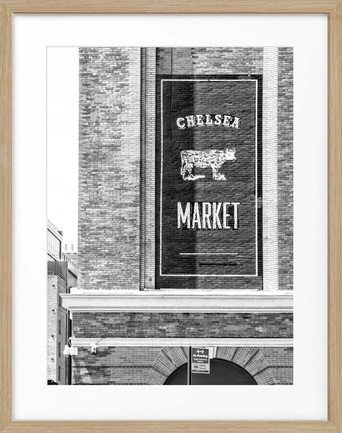 Schwarz-weiß Poster mit Rahmen, New York Chelsea Market Motiv, 25x31cm, von Cosman-Photocollection