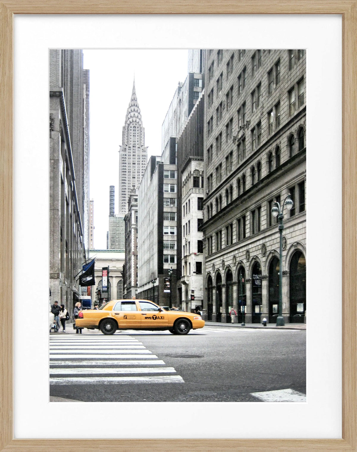 Schwarz-weißer Poster mit Rahmen, zeigt das Chrysler Building in New York, von Cosman-Photocollection, Maße 25x31 cm.