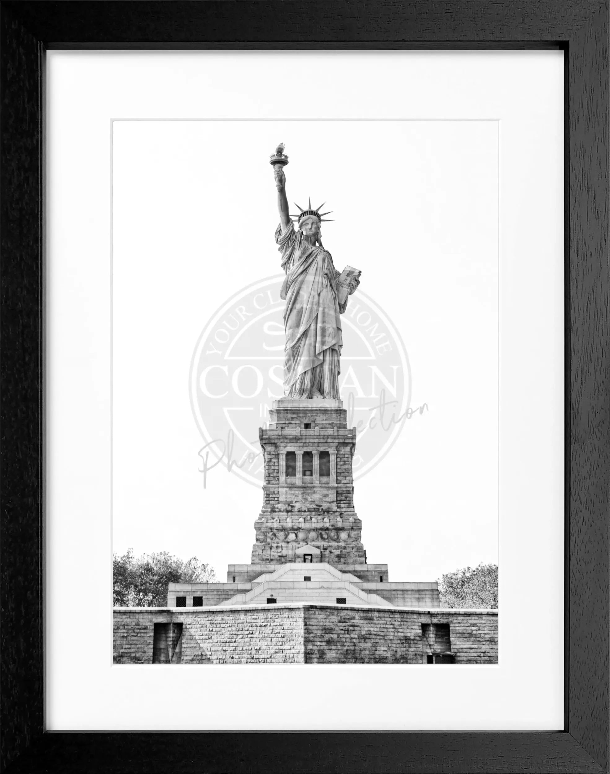 Schwarz-weiß Poster mit Rahmen von Cosman-Photocollection, Motiv Lady Liberty in New York, 25x31 cm, Wanddekoration