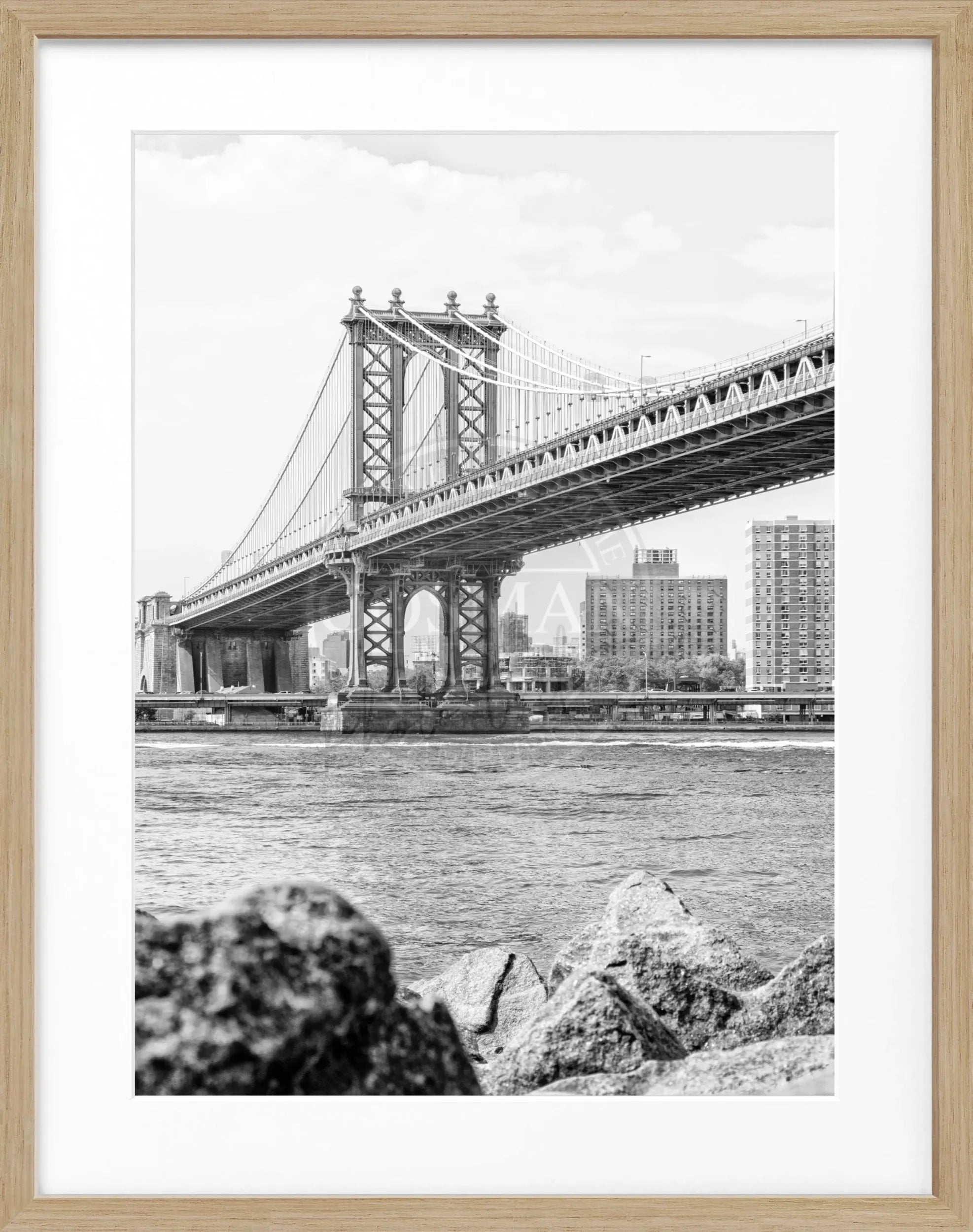 Schwarz-weiß Poster mit Rahmen, New York Manhattan Bridge, von Cosman-Photocollection, 25x31 cm, Wanddekoration im urbanen Stil