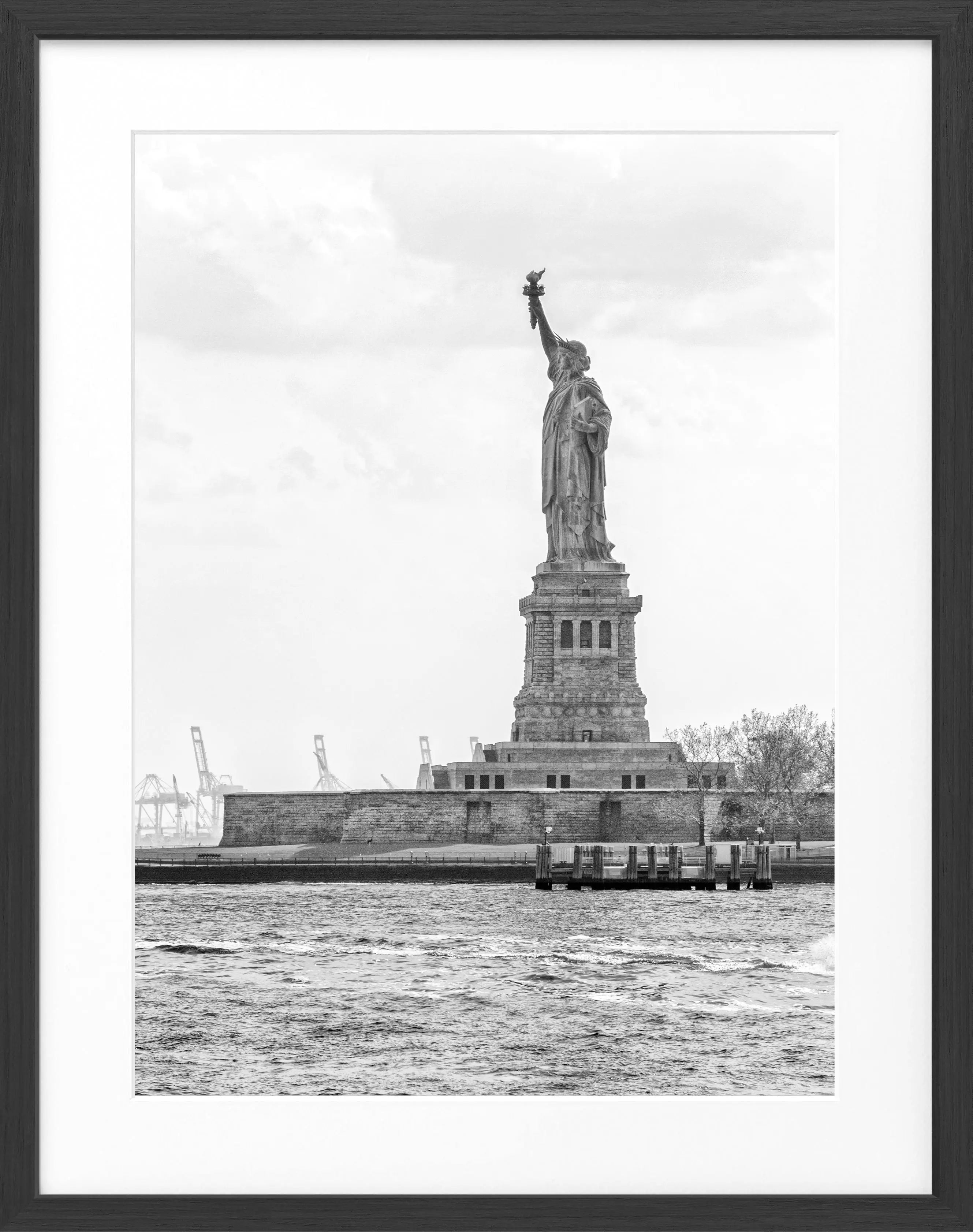Schwarz-weiß Poster mit Rahmen von Cosman-Photocollection, New York NY121, Motiv in 25x31 cm, stilvolles Wandbild
