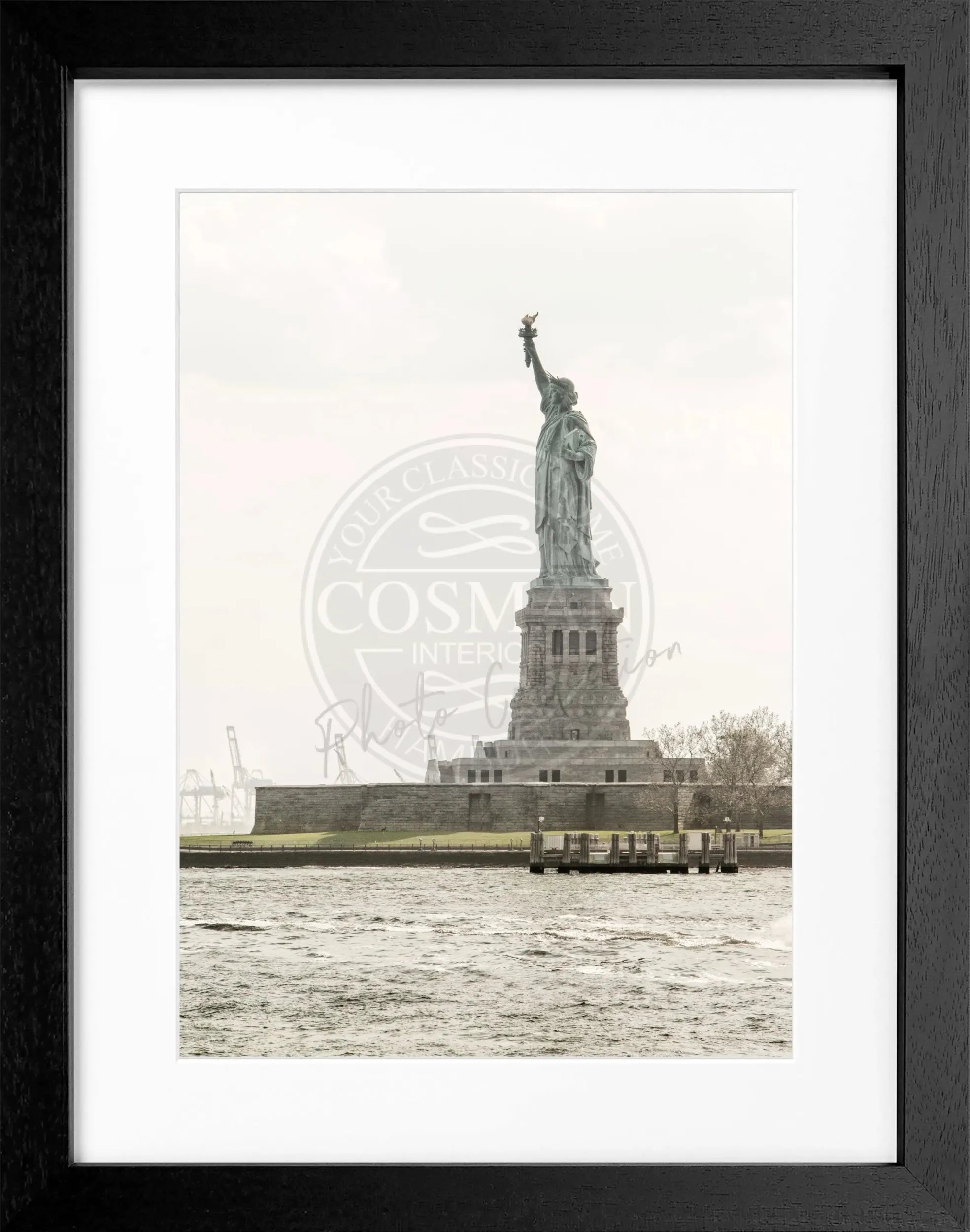 Schwarzes und weißes Poster mit Rahmen von Cosman-Photocollection, Motiv von New York NY121, 25x31 cm, 1,5 cm Rahmenstärke