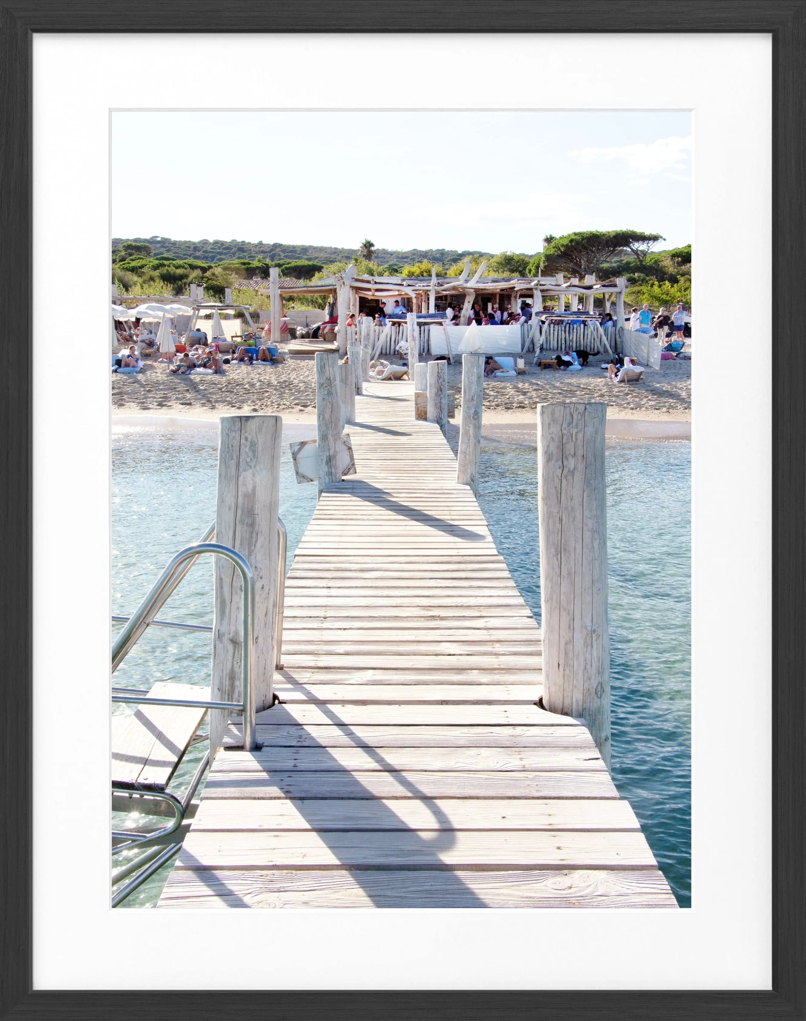 Schwarz-weiß Poster mit Rahmen, Saint Tropez Beach Le Club 55, von Cosman-Photocollection, 25x31 cm, dekoratives Wandbild