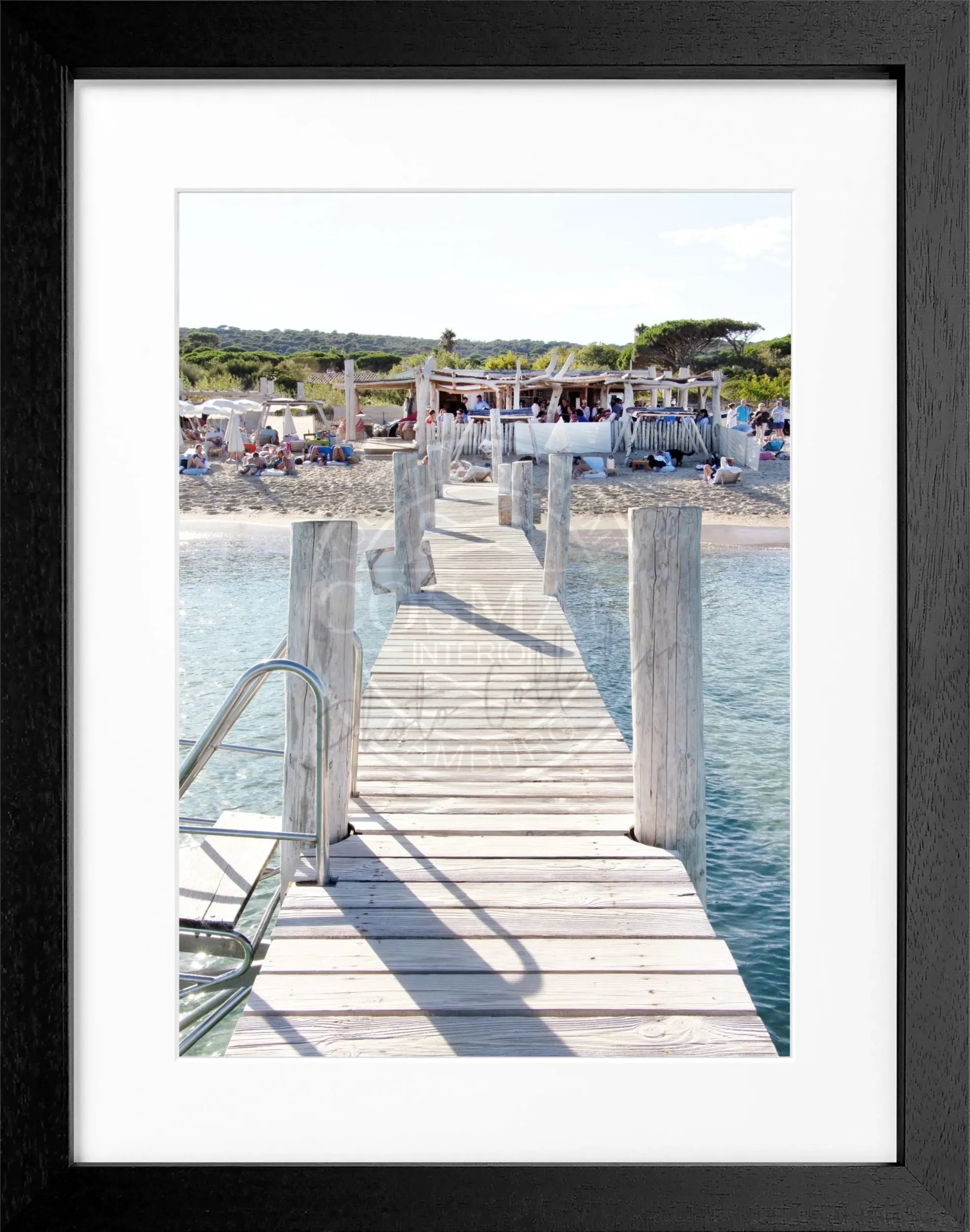 Schwarz-weiß Poster mit Rahmen von Cosman-Photocollection, Motiv vom Strand Saint Tropez 'Beach Le Club 55', 25x31 cm