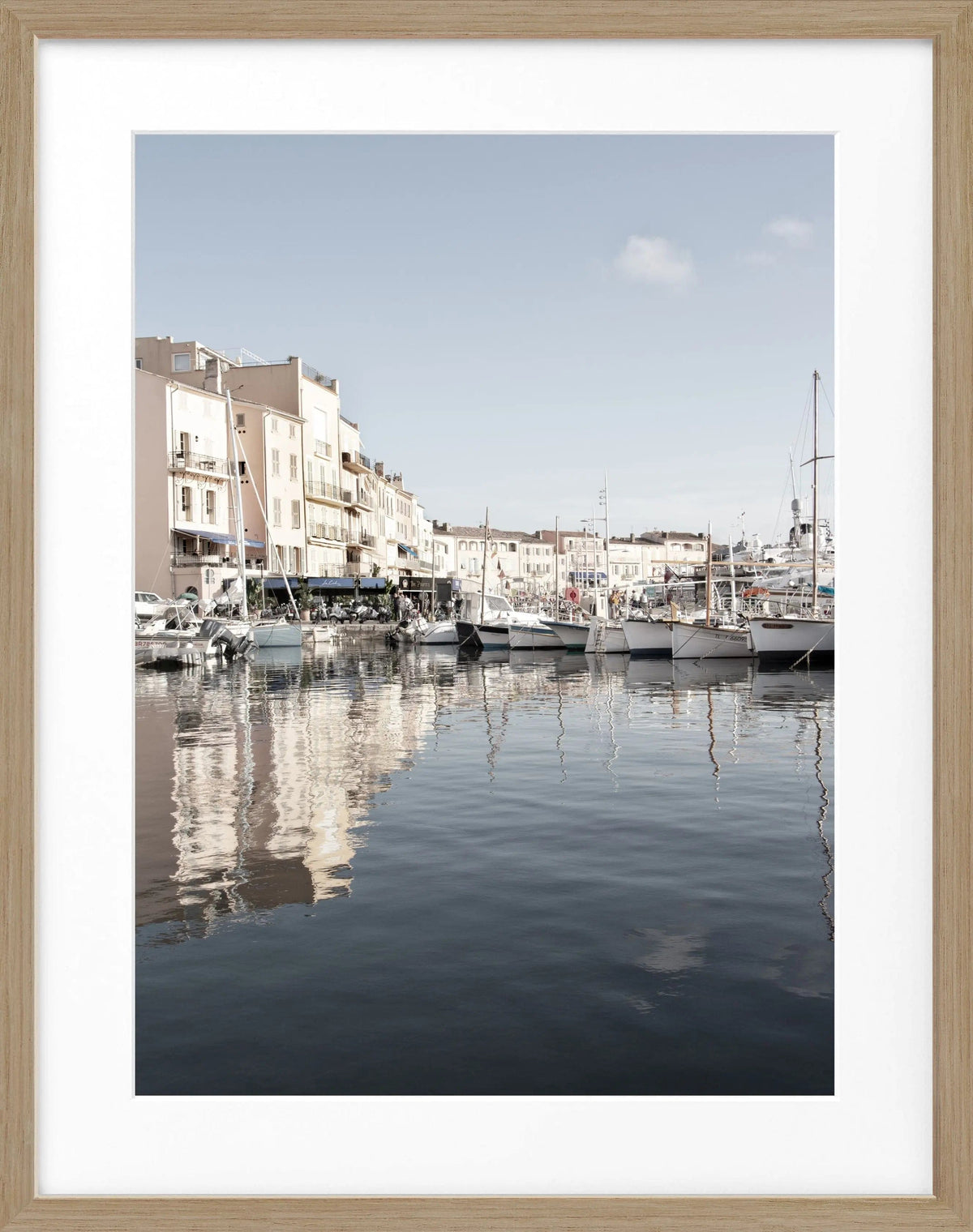 Schwarz-weiß Poster mit Rahmen von Cosman-Photocollection, zeigt den Hafen von Saint Tropez, 25x31 cm, kunstvoller Meeresblick