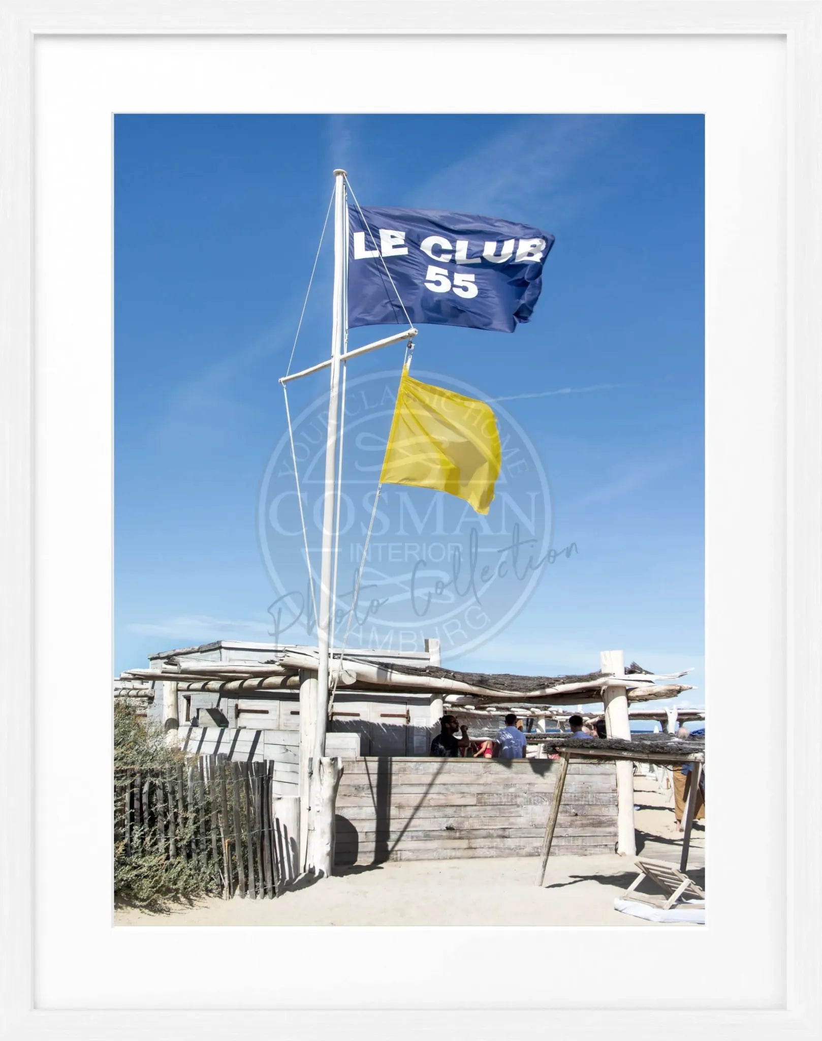 Schwarz-weiß Poster mit Rahmen von Cosman-Photocollection, Saint Tropez ’Le Club 55’, 25x31 cm, Kunstfoto im eleganten Stil.