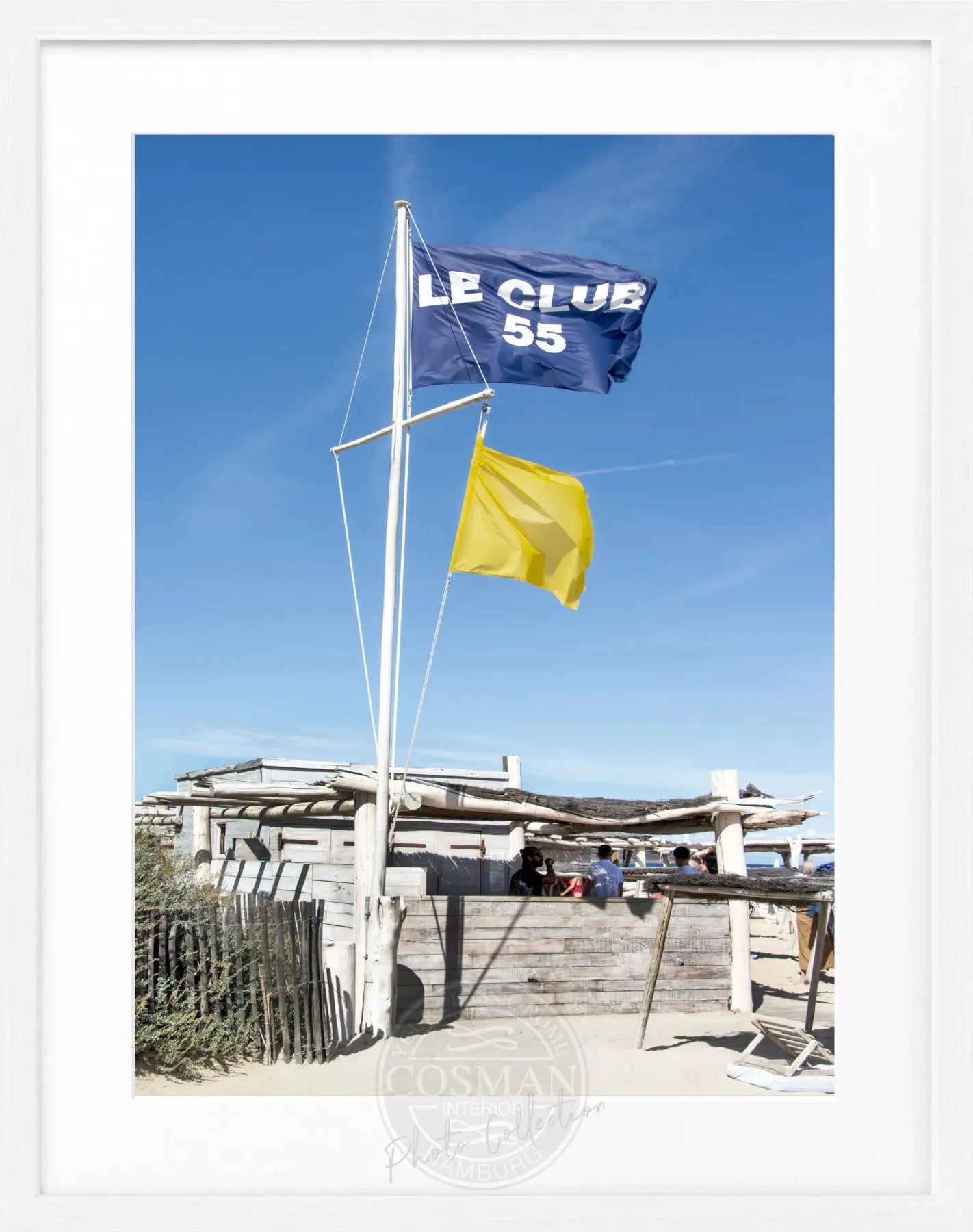 Schwarz-weiß Poster mit Rahmen von Cosman-Photocollection, Saint Tropez ’Le Club 55’, 25x31 cm, Kunstfoto im eleganten Stil.