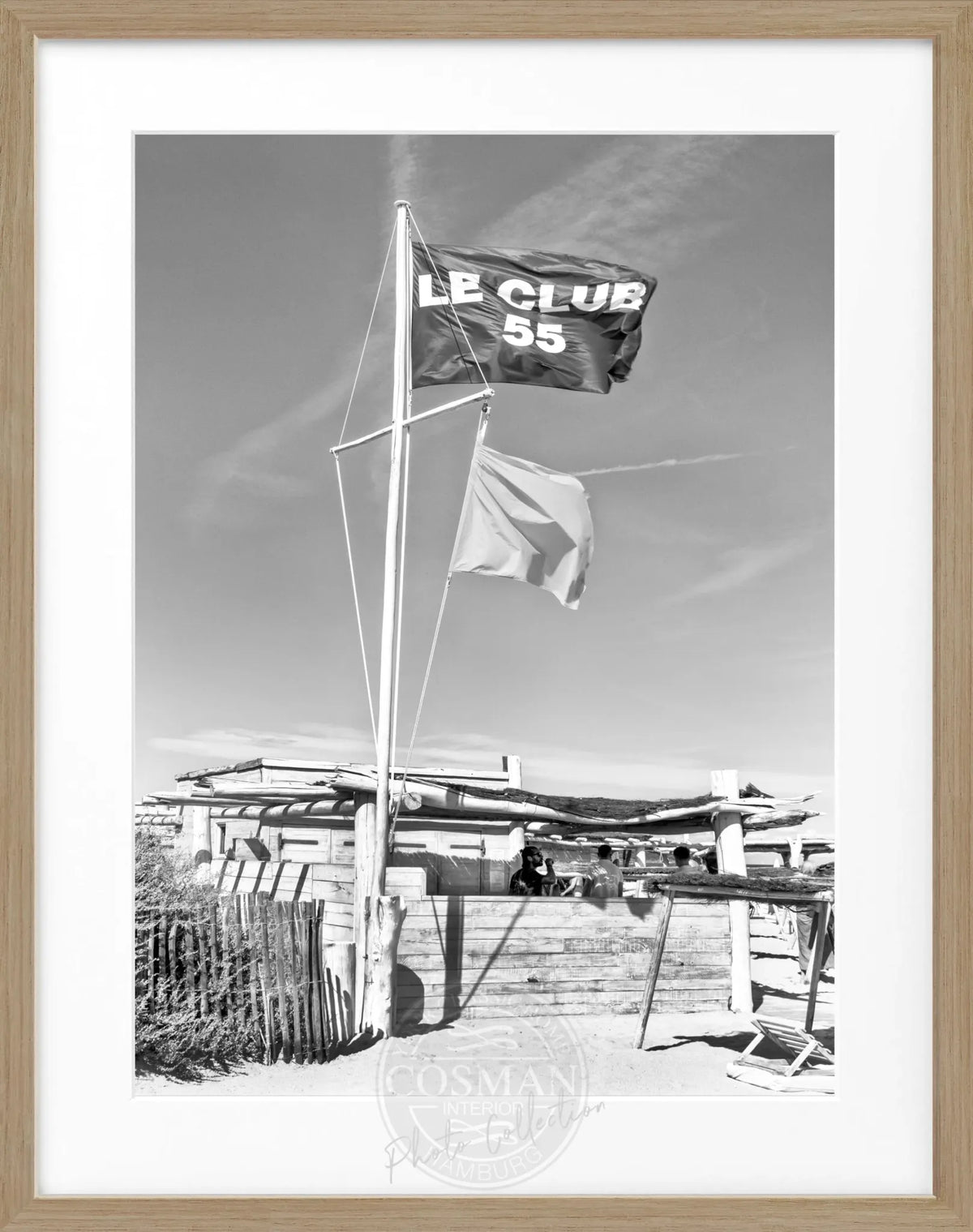 Schwarz-weiß Poster mit Rahmen, Saint Tropez ’Le Club 55’, von Cosman-Photocollection, 25x31 cm, elegantes Küstenmotiv.