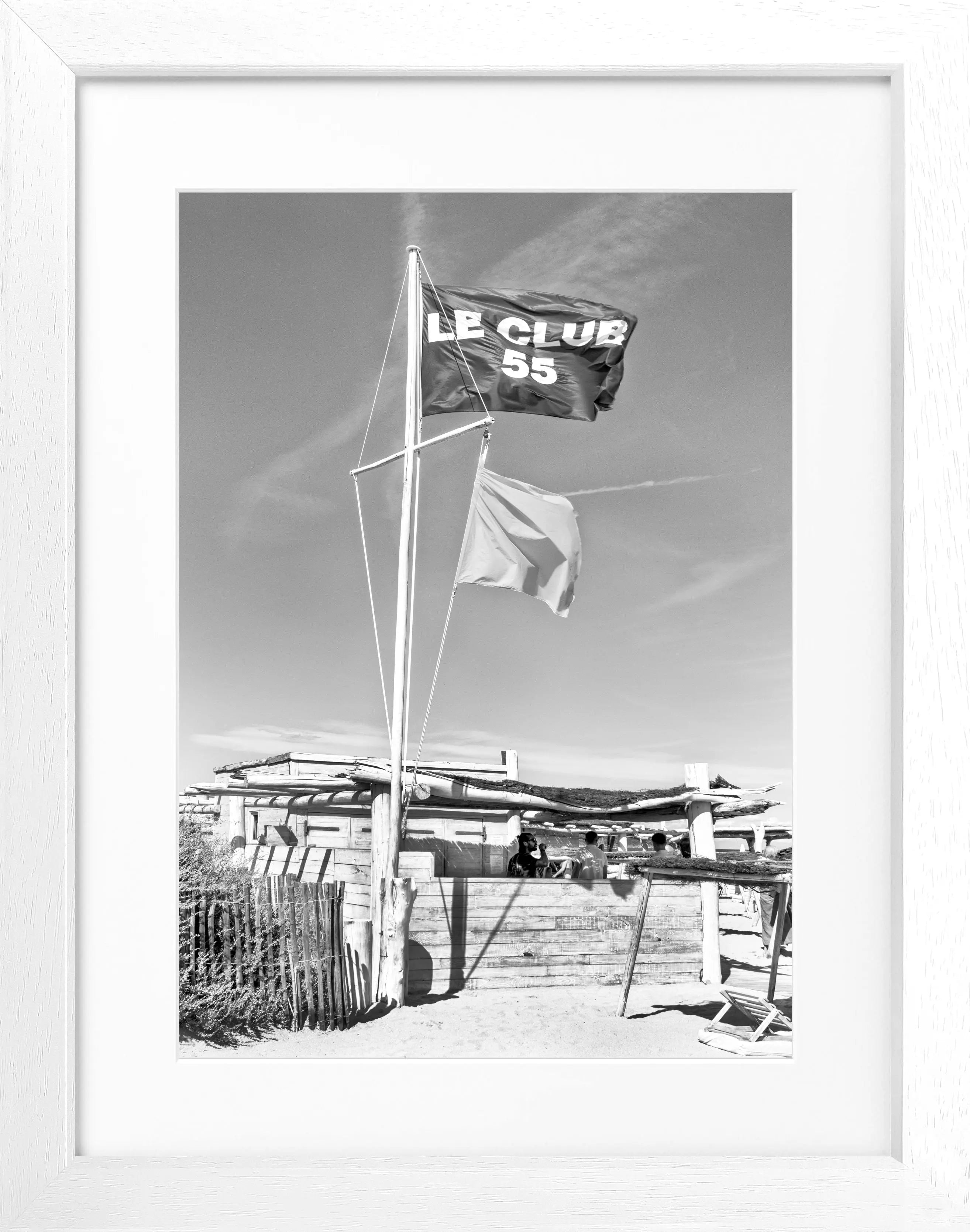 Schwarz-weiß Poster mit Rahmen von Cosman-Photocollection, Saint Tropez ’Le Club 55’, 25x31 cm, elegantes Wandbild