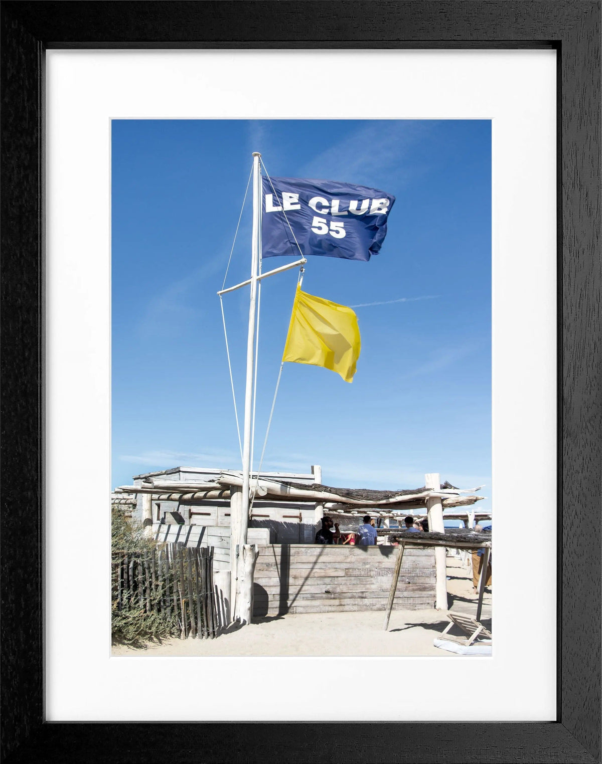 Schwarz-weiß Poster mit Rahmen, Saint Tropez ’Le Club 55’ Motiv, von Cosman-Photocollection, 25x31 cm, Wanddekoration