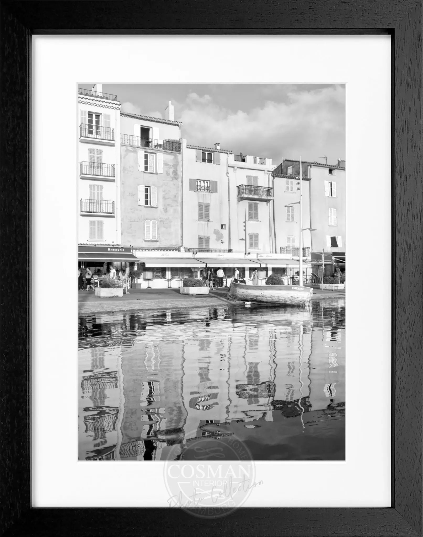 Schwarz-weiß Poster mit Rahmen von Saint Tropez, 25x31 cm, von Cosman-Photocollection, kunstvolles Strandmotiv