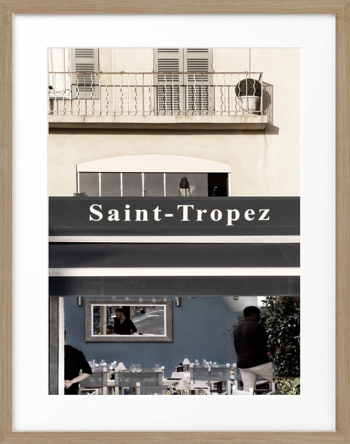 Schwarz-weiß Poster mit Rahmen, Saint Tropez ST26, 25x31 cm, von Cosman-Photocollection, ansprechendes Motiv in Schwarz-Weiß