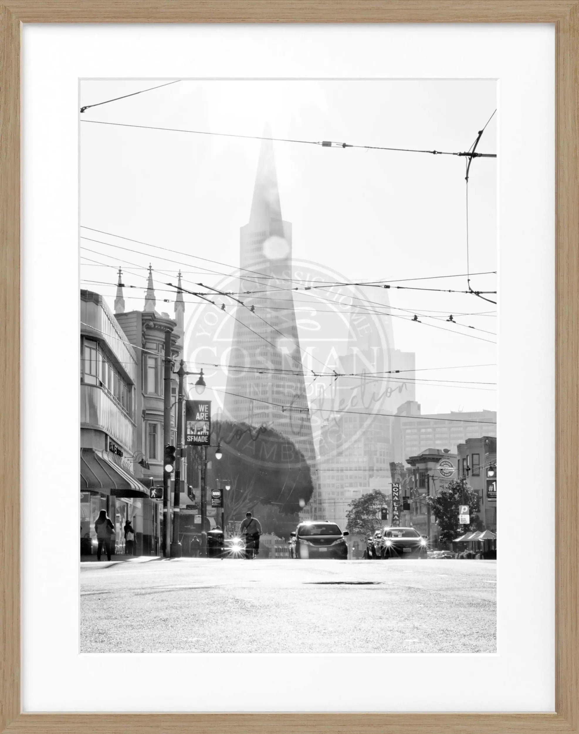 Schwarz-weiß Poster mit Rahmen von Cosman-Photocollection, San Francisco Transamerica Pyramid im Zentrum, 25x31 cm