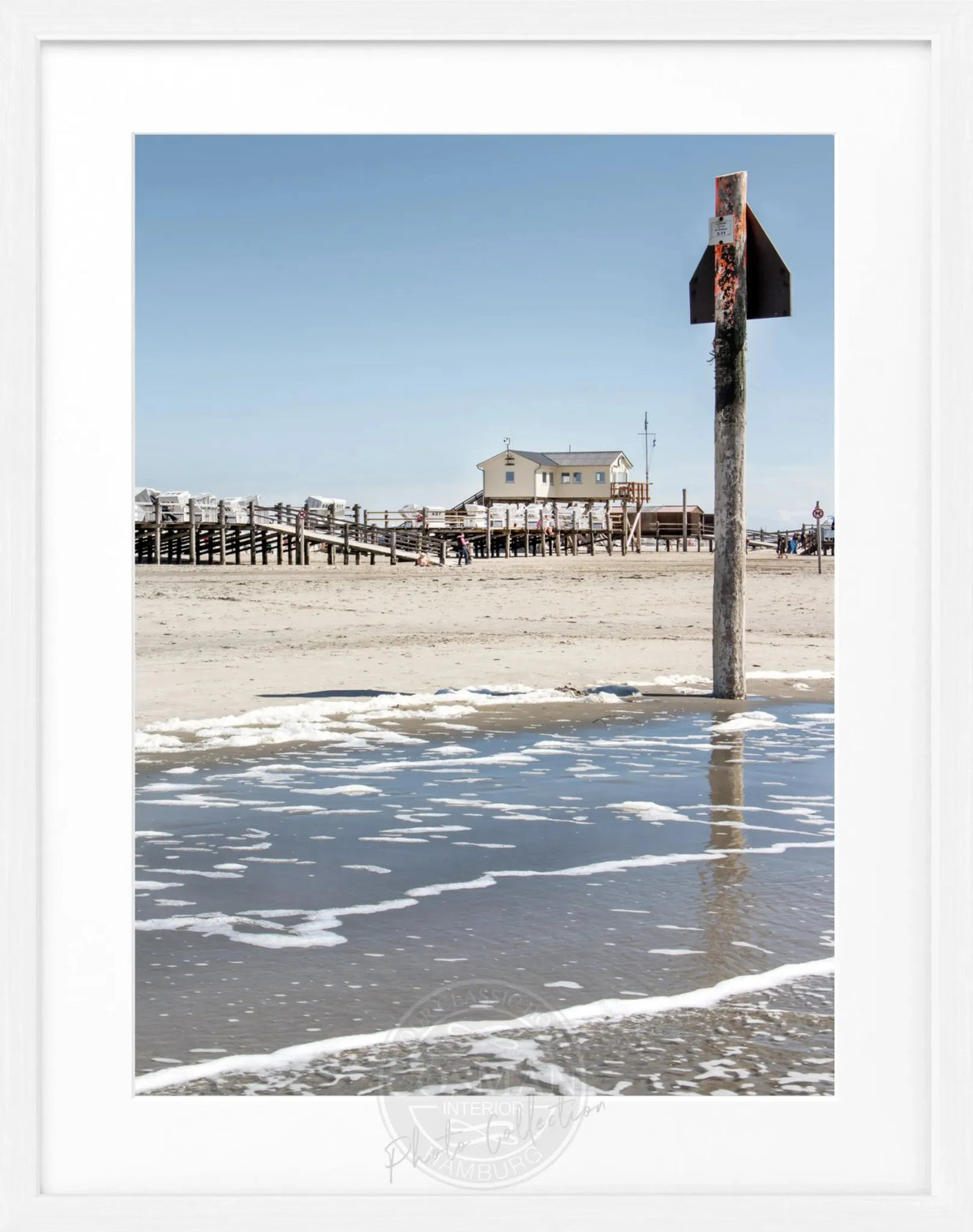 Schwarz-weiß Poster mit Rahmen von Cosman-Photocollection, Sankt Peter Ording "Beach House", 25x31 cm, Küstenmotiv