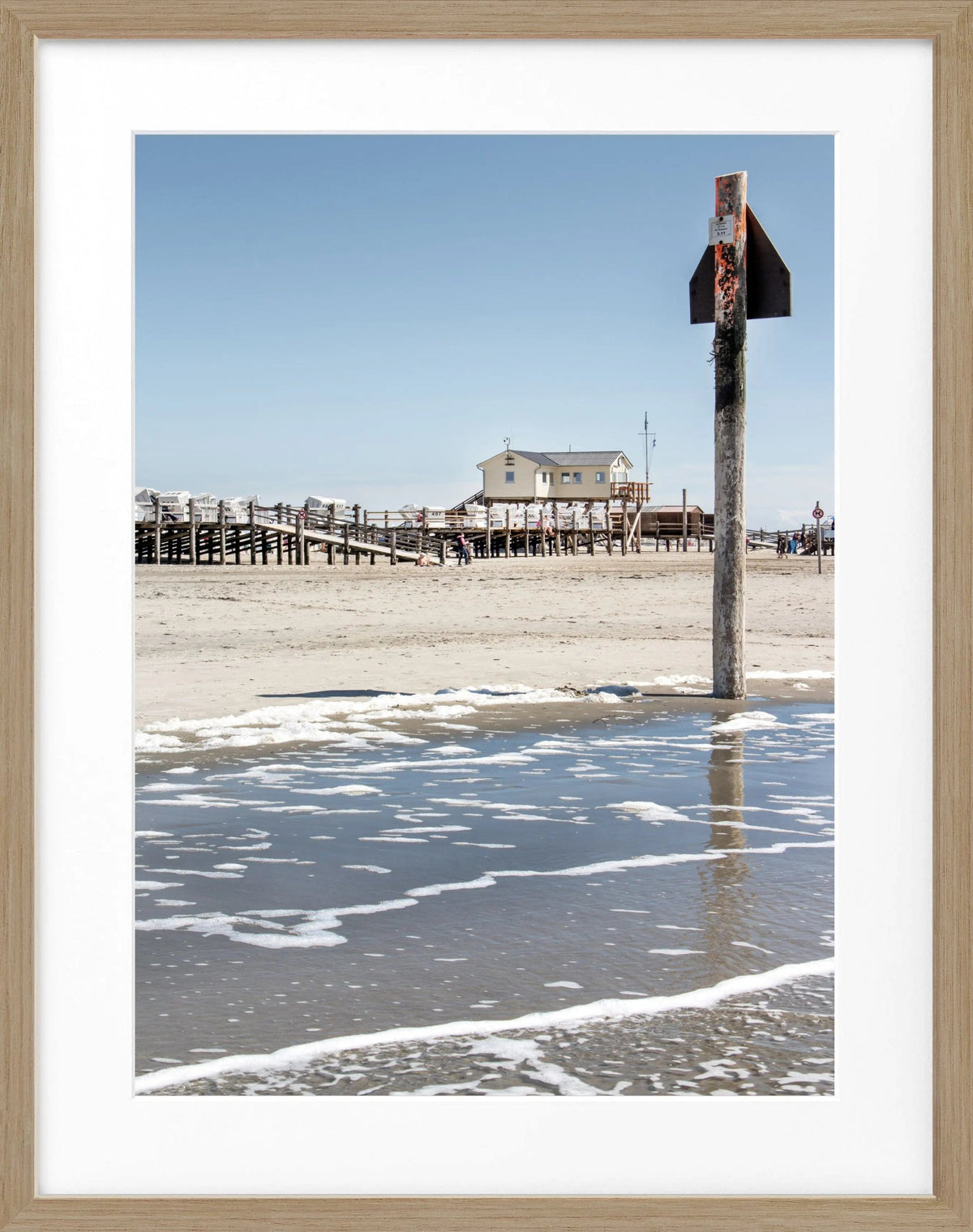 Schwarz-weiß Poster mit Rahmen von Cosman-Photocollection, Sankt Peter Ording "Beach House" Motiv, 25x31cm