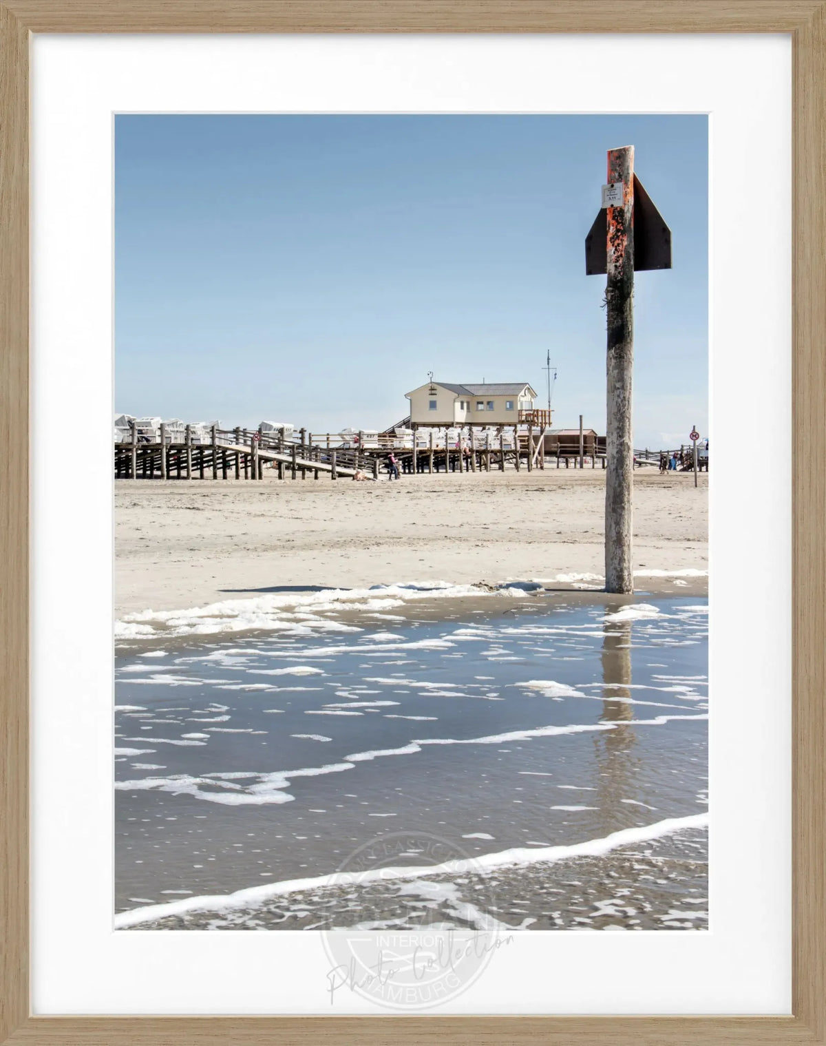 Schwarz-weiß Poster mit Rahmen von Cosman-Photocollection, Sankt Peter Ording "Beach House" Motiv, 25x31cm