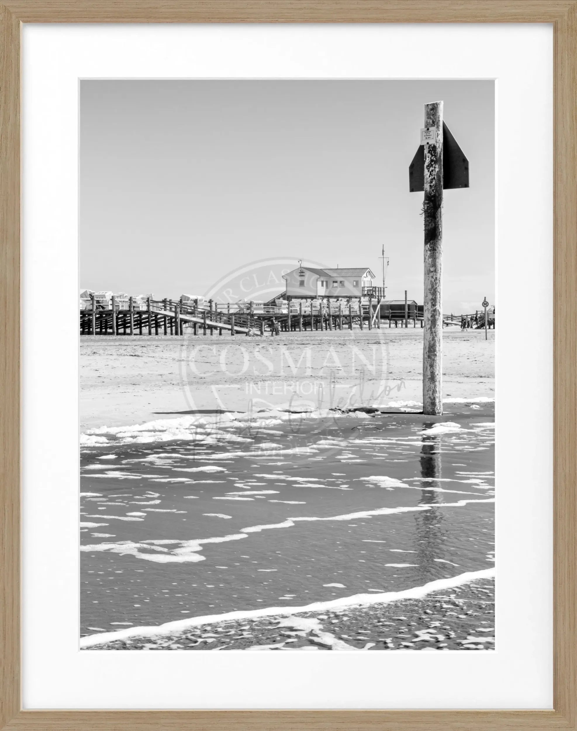 Schwarz-weiß Poster mit Rahmen von Cosman-Photocollection, Sankt Peter Ording Beach House Motiv, 25x31 cm.