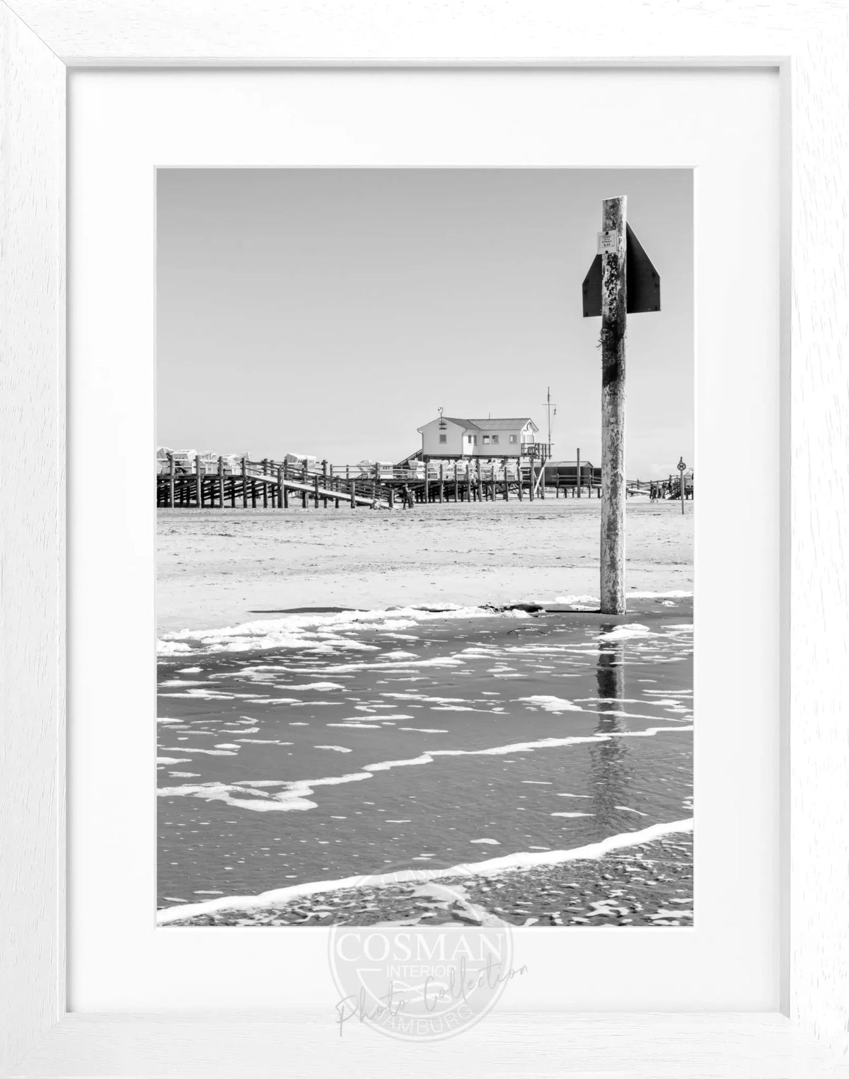 Schwarz-weiß Poster mit Rahmen, Sankt Peter Ording „Beach House“ von Cosman-Photocollection, 25x31 cm, dekoratives Wandbild