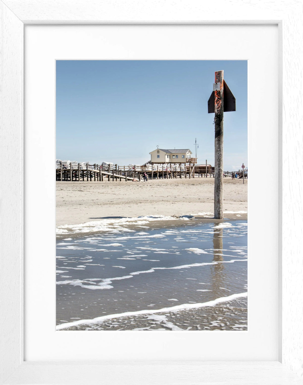 Schwarz-weiß Poster mit Rahmen, Sankt Peter Ording "Beach House" von Cosman-Photocollection, 25x31 cm, Strandmotiv