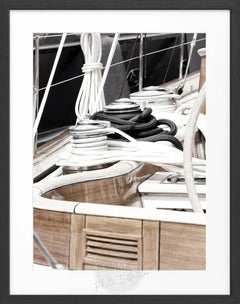 Fotografía enmarcada de un velero en Saint-Tropez | ST28