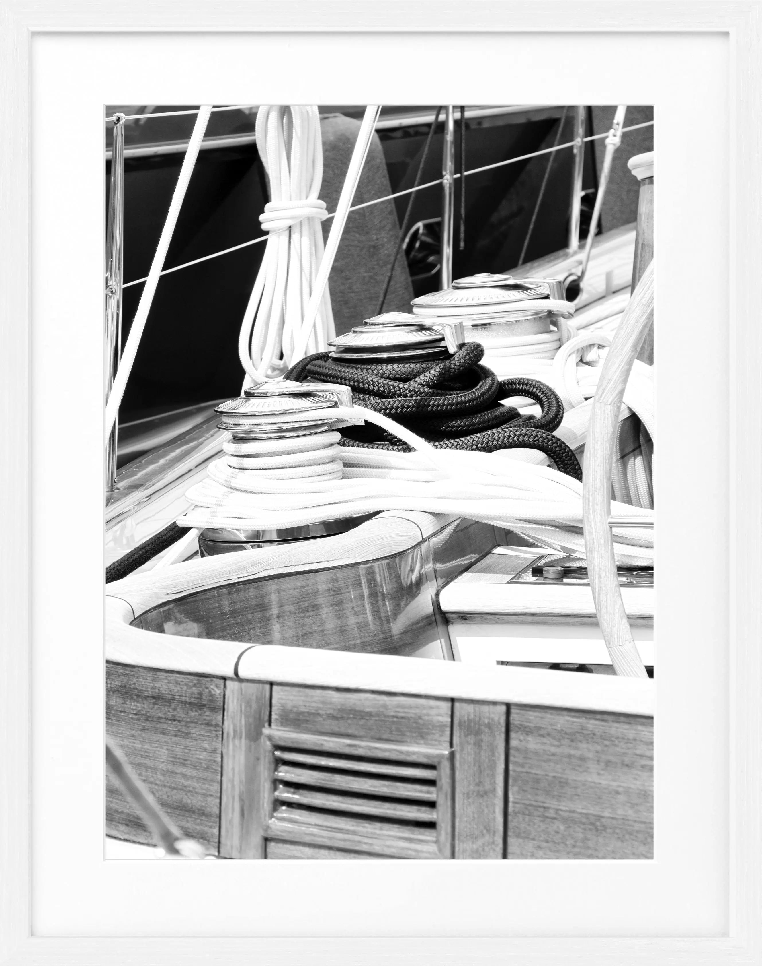 Schwarz-weiß Poster mit Rahmen, Segelboot-Motiv in Saint Tropez, von Cosman-Photocollection, 25x31cm, stilvoll und dekorativ.