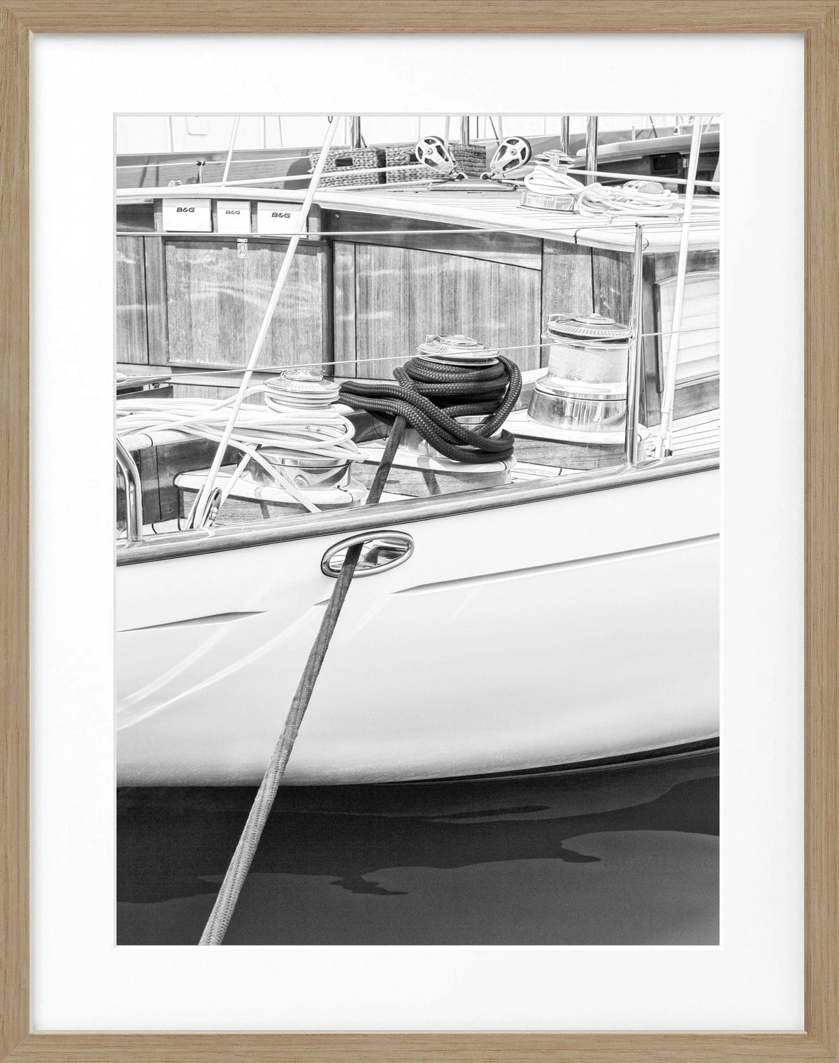 Schwarz-weiß Poster mit Rahmen, Motiv eines Segelboots in Saint Tropez, von Cosman-Photocollection, 25x31 cm.