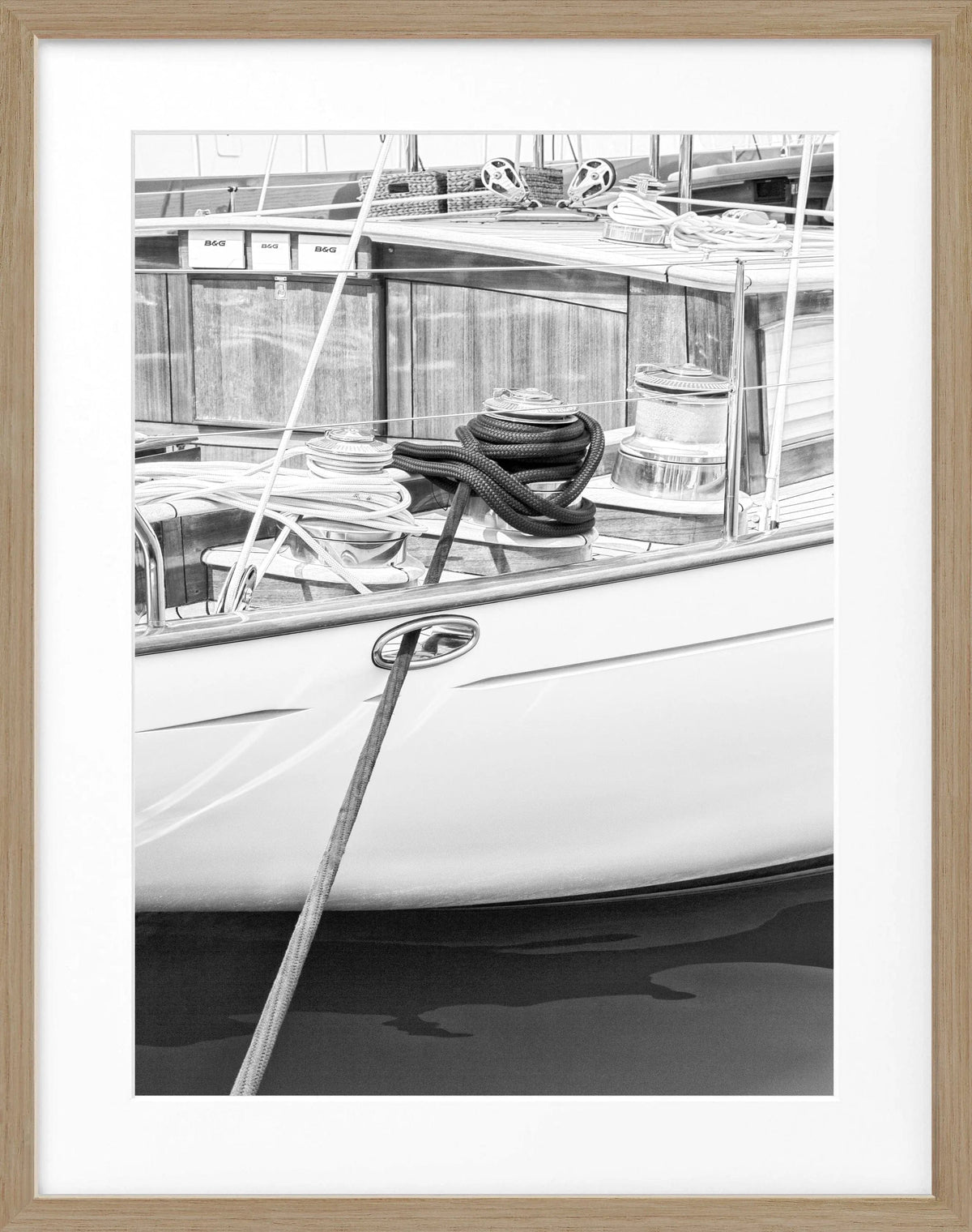 Schwarz-weiß Poster mit Rahmen, Motiv eines Segelboots in Saint Tropez, von Cosman-Photocollection, 25x31 cm.