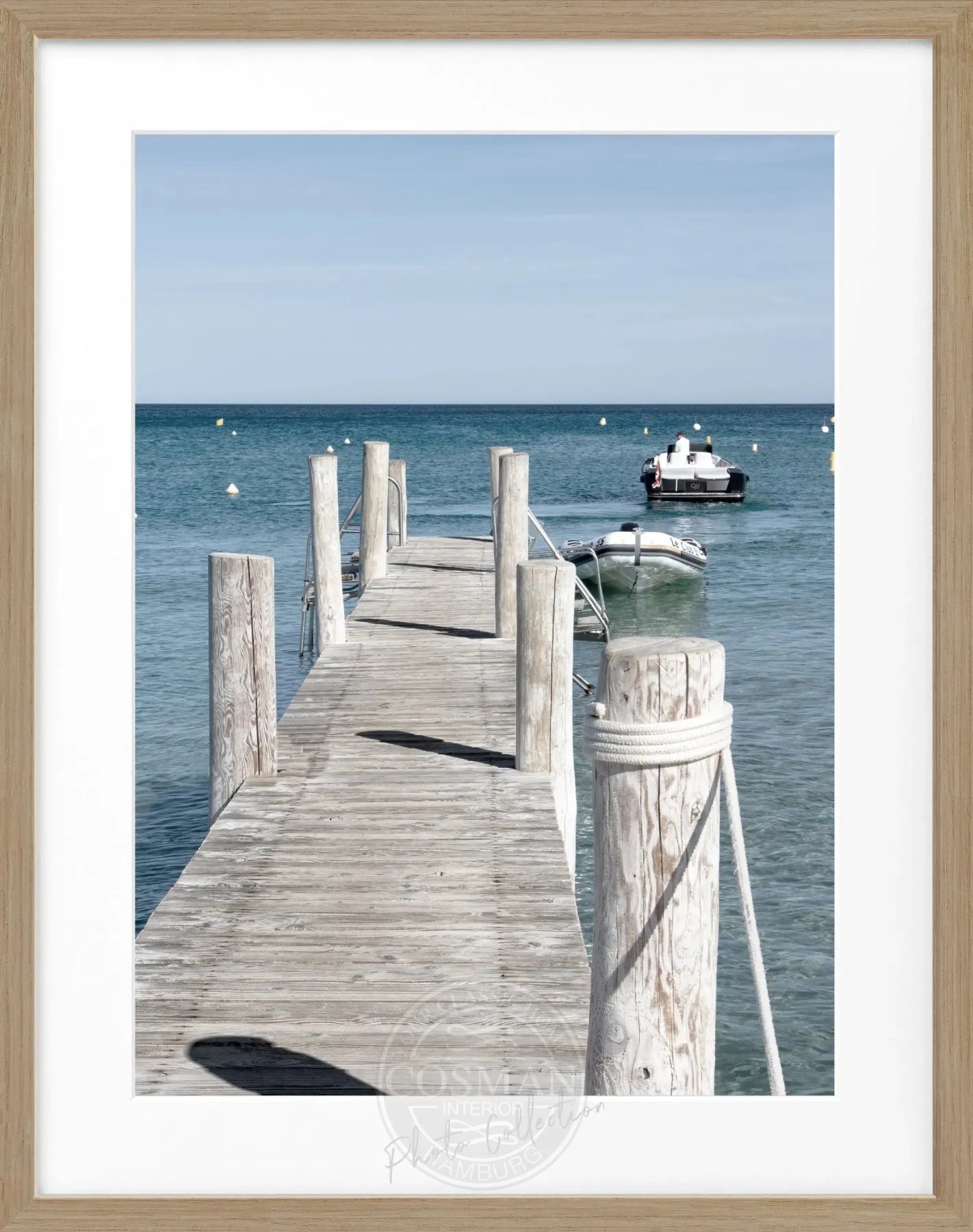 Schwarz-weiß Poster mit Rahmen ’Steg Le Club 55’ Saint Tropez, 25x31cm, von Cosman-Photocollection, Kunstfoto im Bild