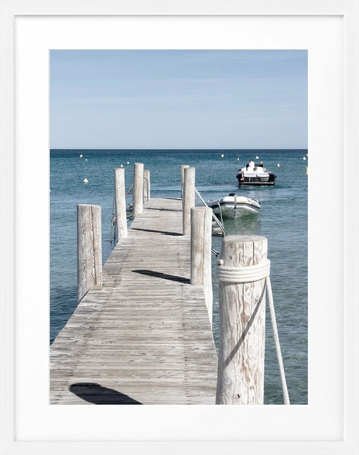 Schwarz-Weiß-Poster mit Rahmen ’Steg Le Club 55’ Saint Tropez, 25x31cm, von Cosman-Photocollection, elegantes Wandbild