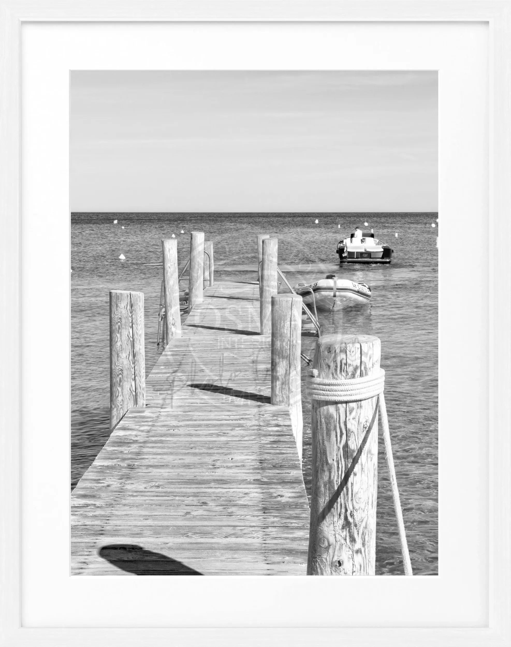 Schwarz-weiß Poster mit Rahmen 'Steg Le Club 55' Saint Tropez, 25x31 cm, von Cosman-Photocollection, dekoratives Wandbild