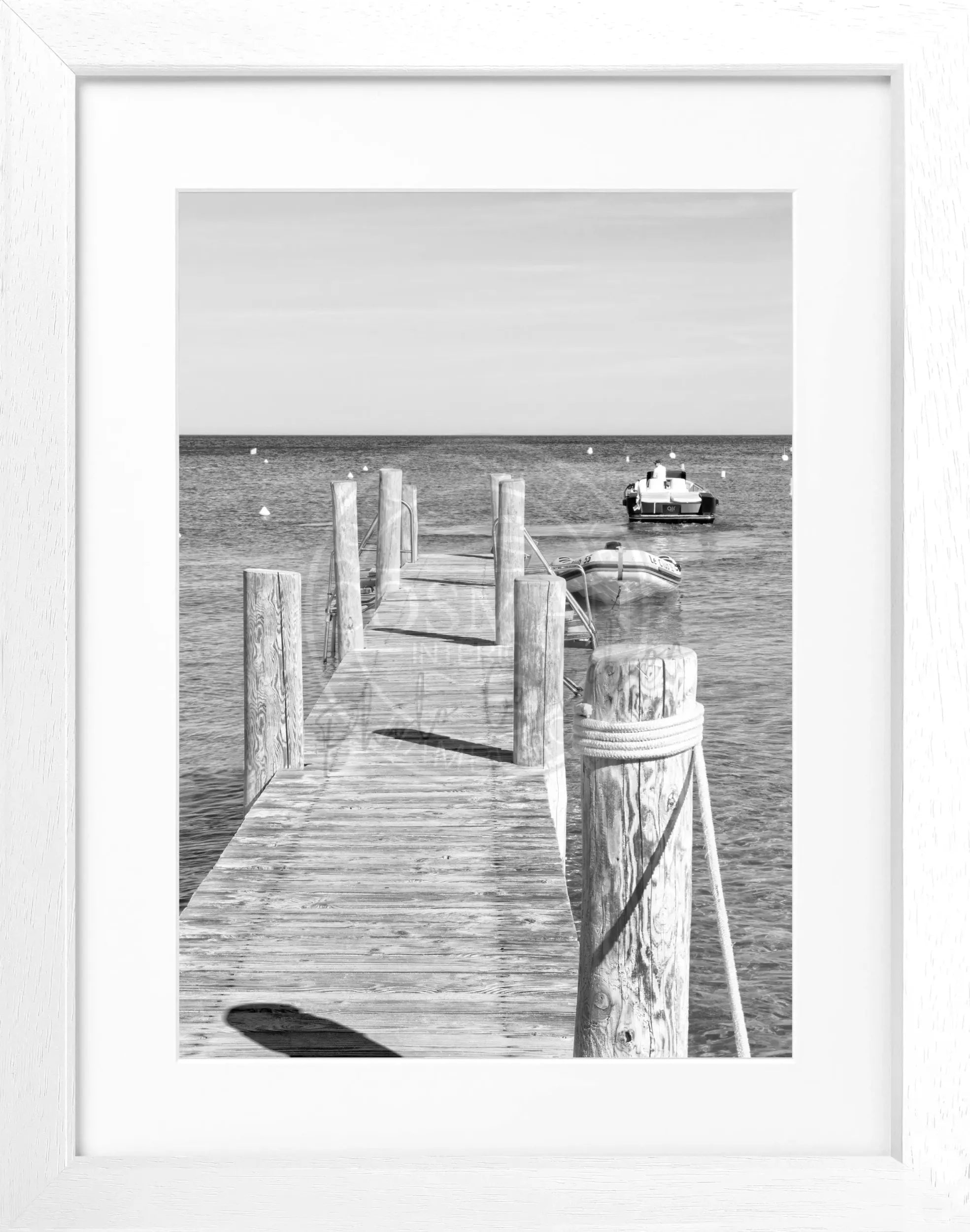 Schwarz-Weiß-Poster mit Rahmen „Steg Le Club 55“ Saint Tropez, von Cosman-Photocollection, 25x31 cm, stilvolle Wanddekoration