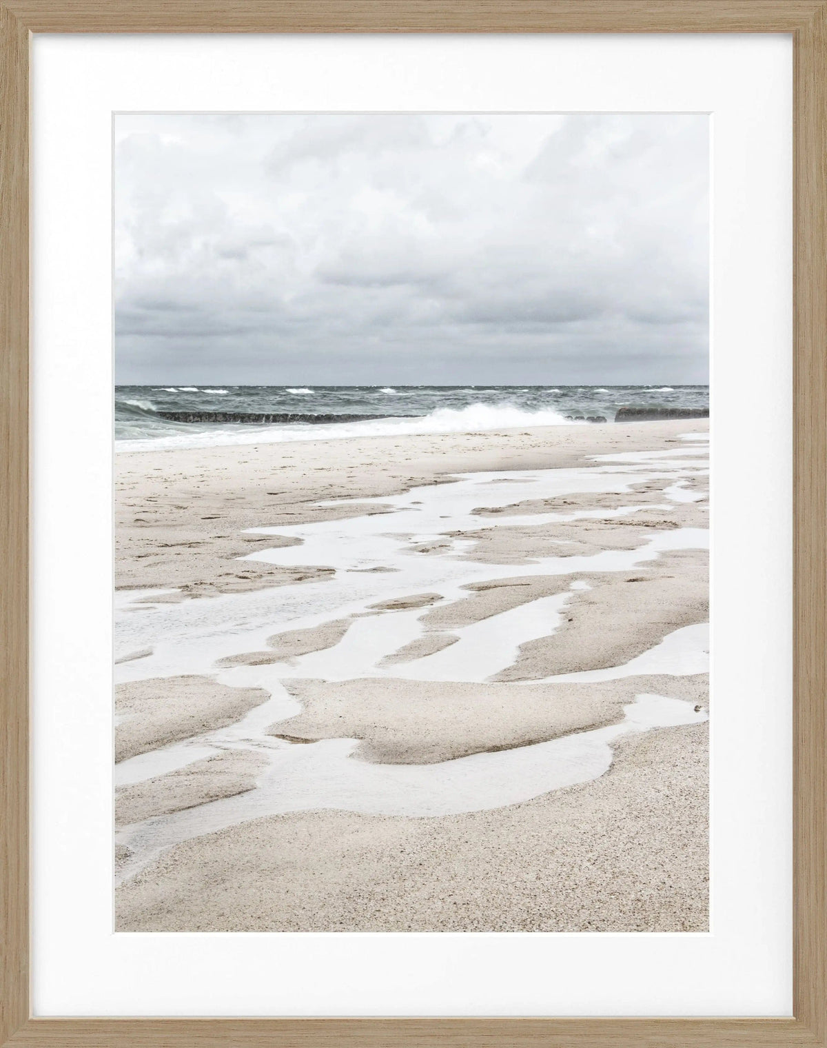 Schwarz-weiß Poster mit Rahmen von Sylt Strand, von Cosman-Photocollection, Motiv in 25x31 cm, dekoratives Wandbild