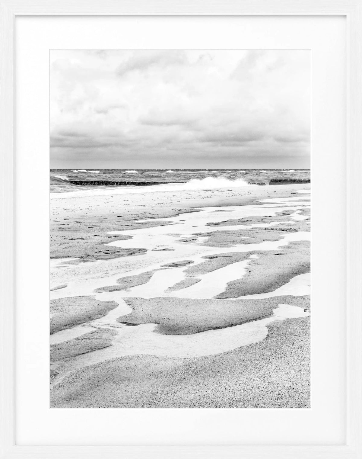 Schwarz-weiß Poster mit Rahmen von Cosman-Photocollection, Strandmotiv auf Sylt, Maße 25x31 cm, ideal für Wanddekoration.
