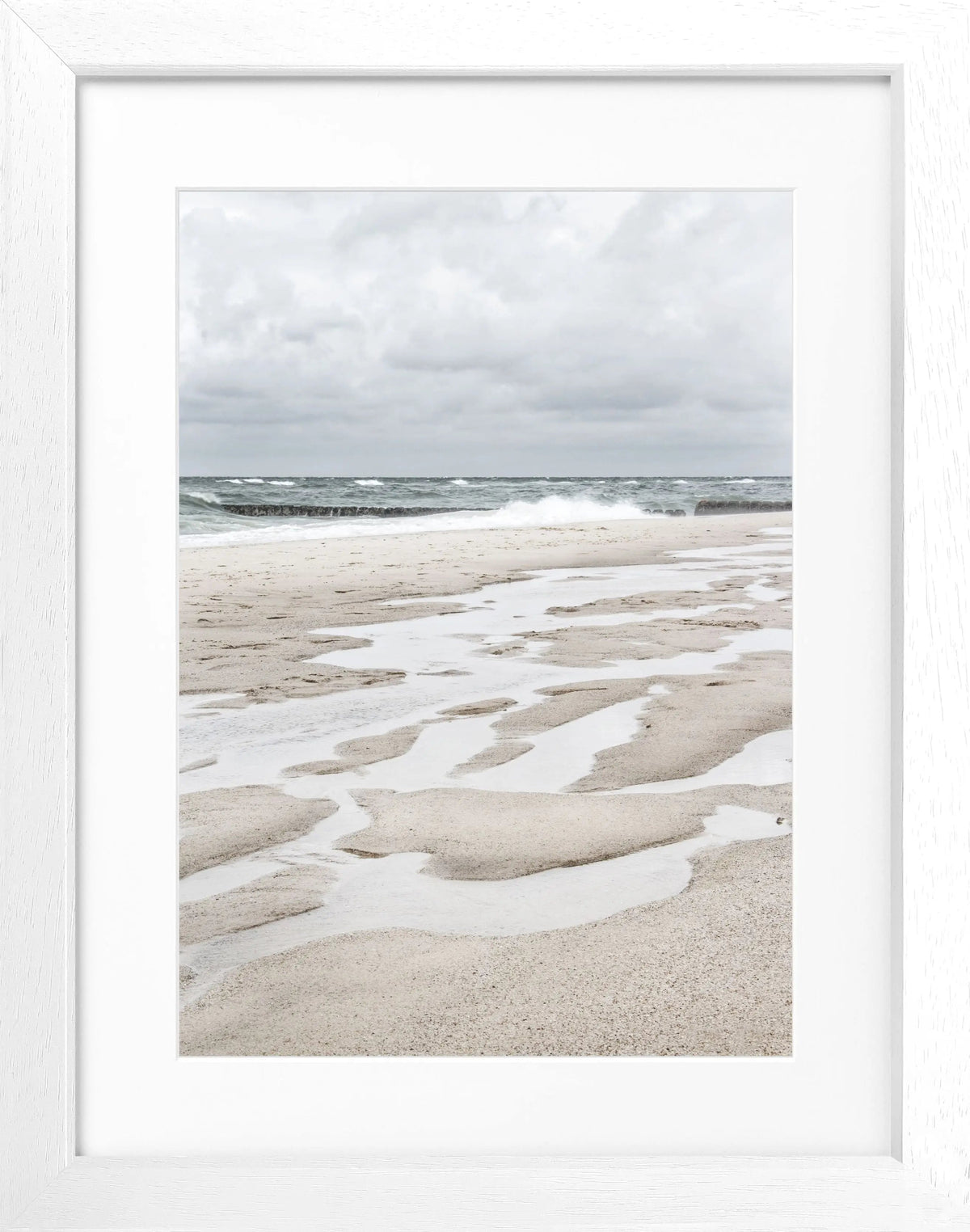 Schwarz-weiß Poster mit Rahmen von Sylt Strand, 25x31cm, von Cosman-Photocollection, ideal für Wanddekoration in modernen Räumen