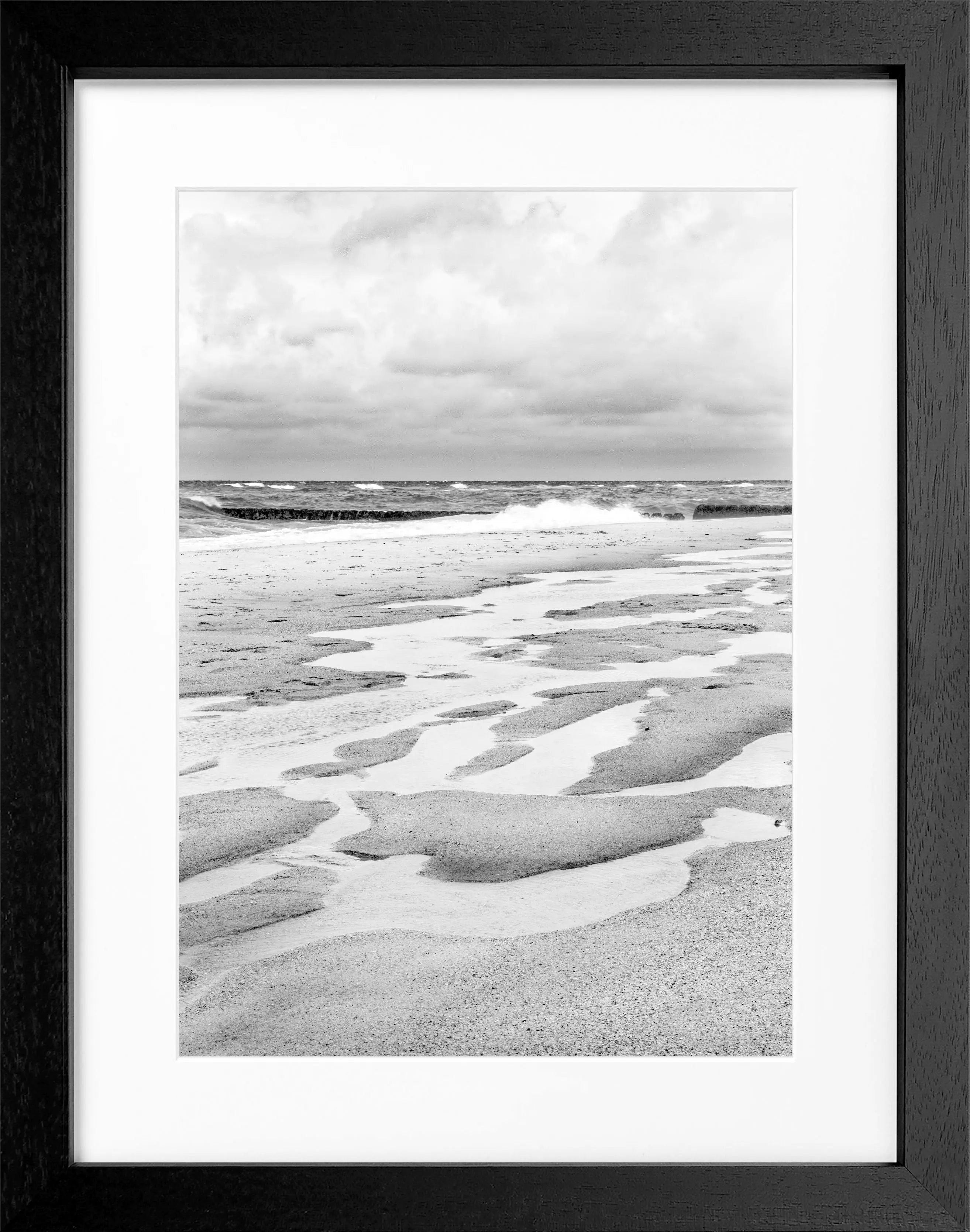 Schwarz-weiß Poster mit Rahmen, Strandmotiv von Sylt, 25x31 cm, von Cosman-Photocollection, Wanddekoration für Strandliebhaber