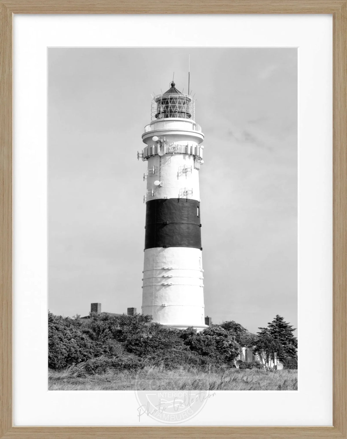 Schwarzweiß-Poster mit Rahmen von Cosman-Photocollection, Kampener Leuchtturm Langer Christian auf Sylt, 25x31 cm.