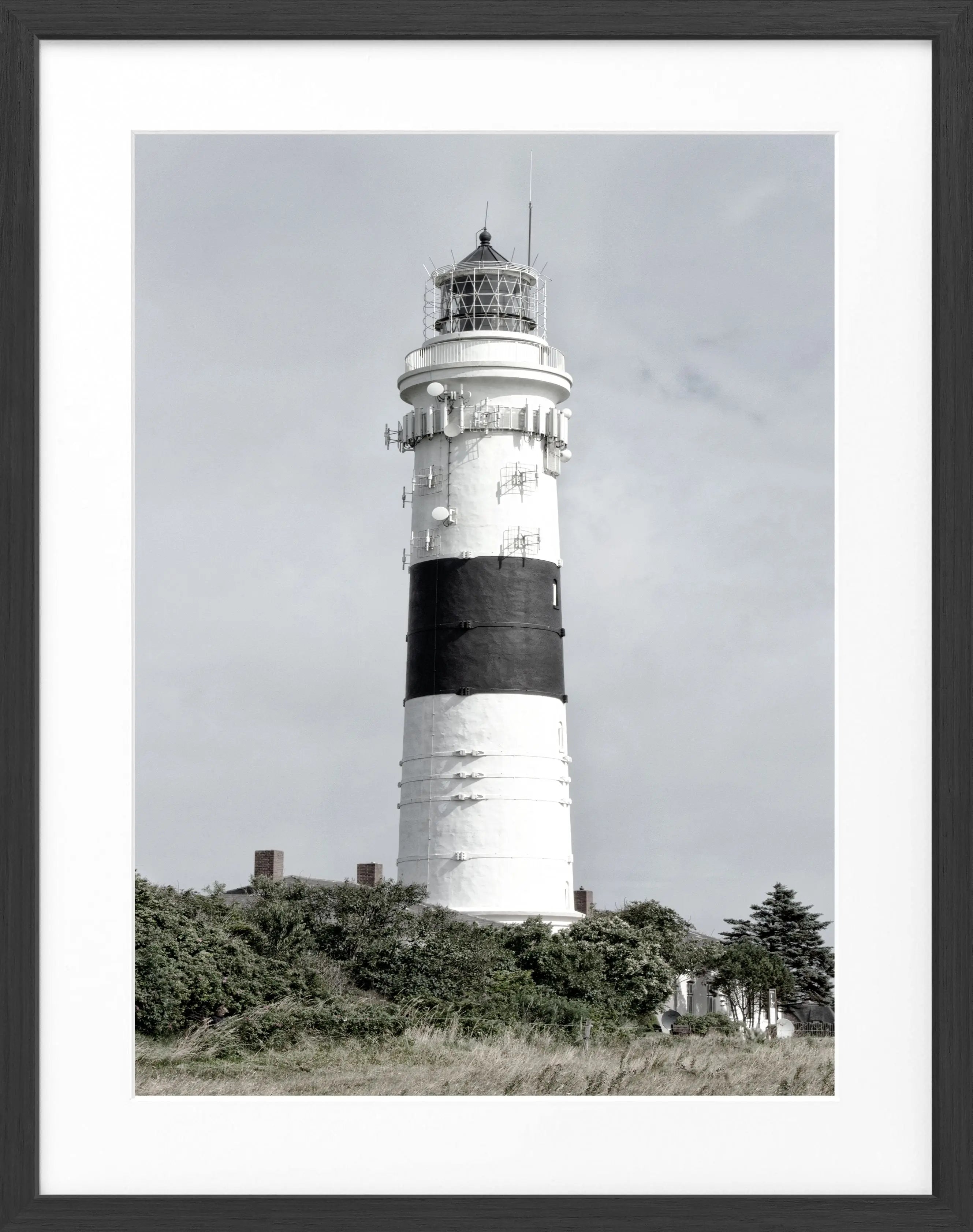 Schwarz-weiß Poster mit Rahmen, Kampener Leuchtturm Langer Christian auf Sylt, von Cosman-Photocollection, 25x31 cm