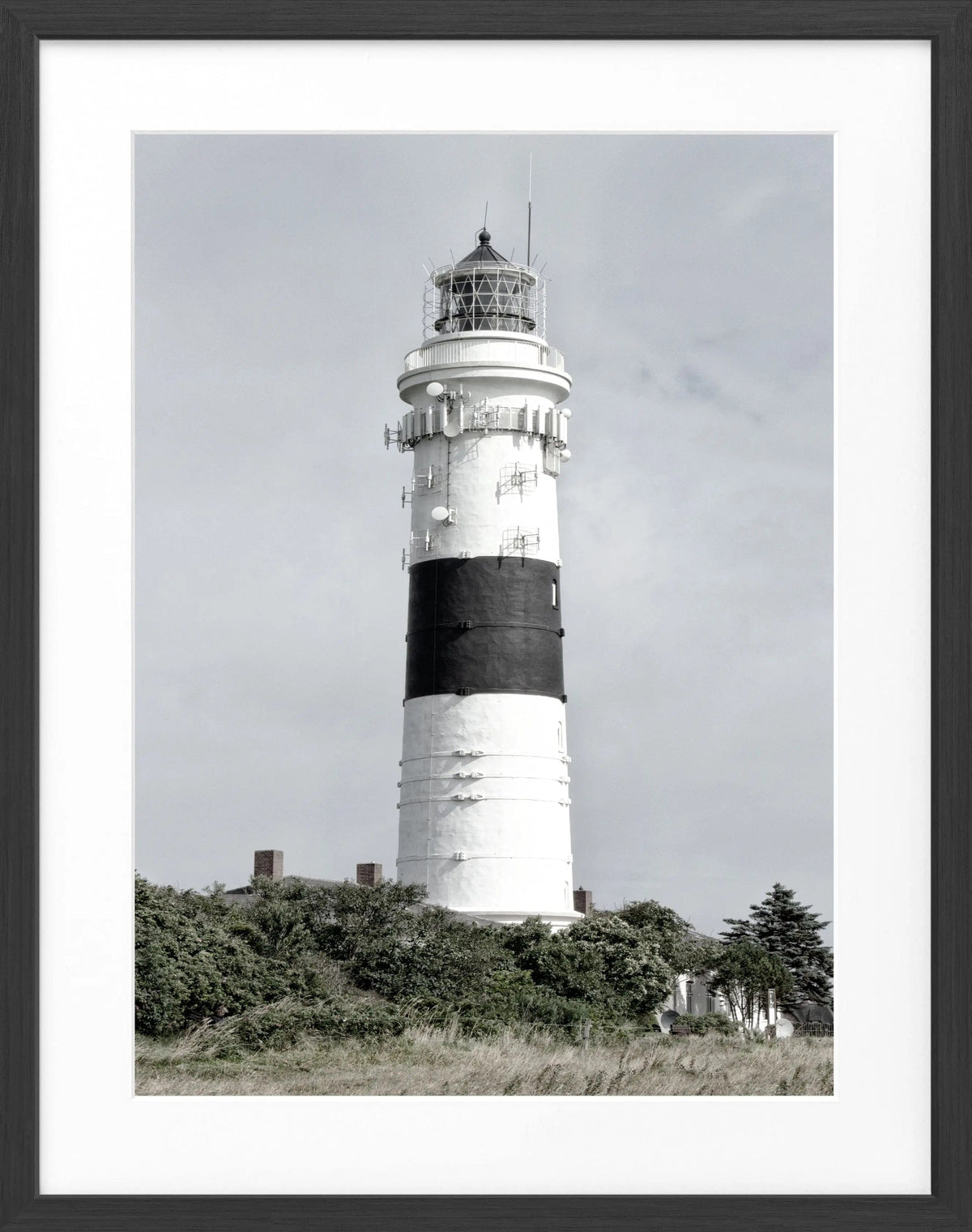 Schwarz-weiß Poster mit Rahmen von Cosman-Photocollection, Kampener Leuchtturm Langer Christian auf Sylt, 25x31 cm