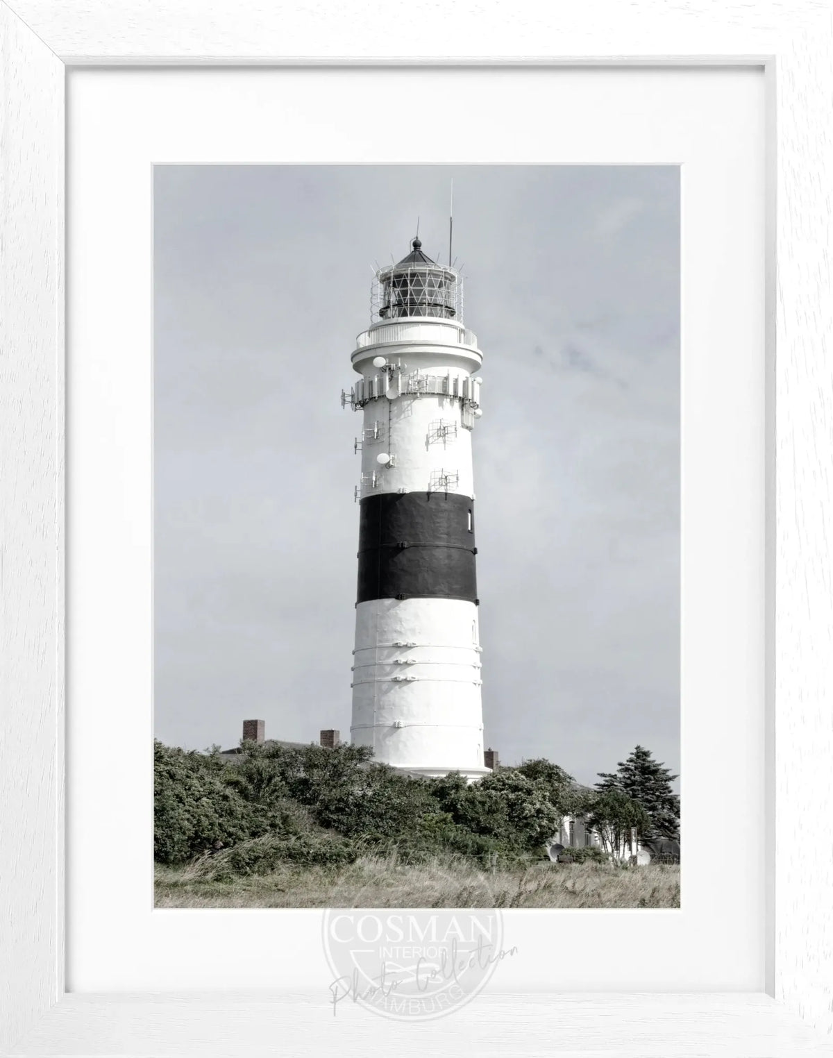 Schwarz-weiß Poster mit Rahmen, zeigt den Kampener Leuchtturm Langer Christian auf Sylt, von Cosman-Photocollection, 25x31 cm