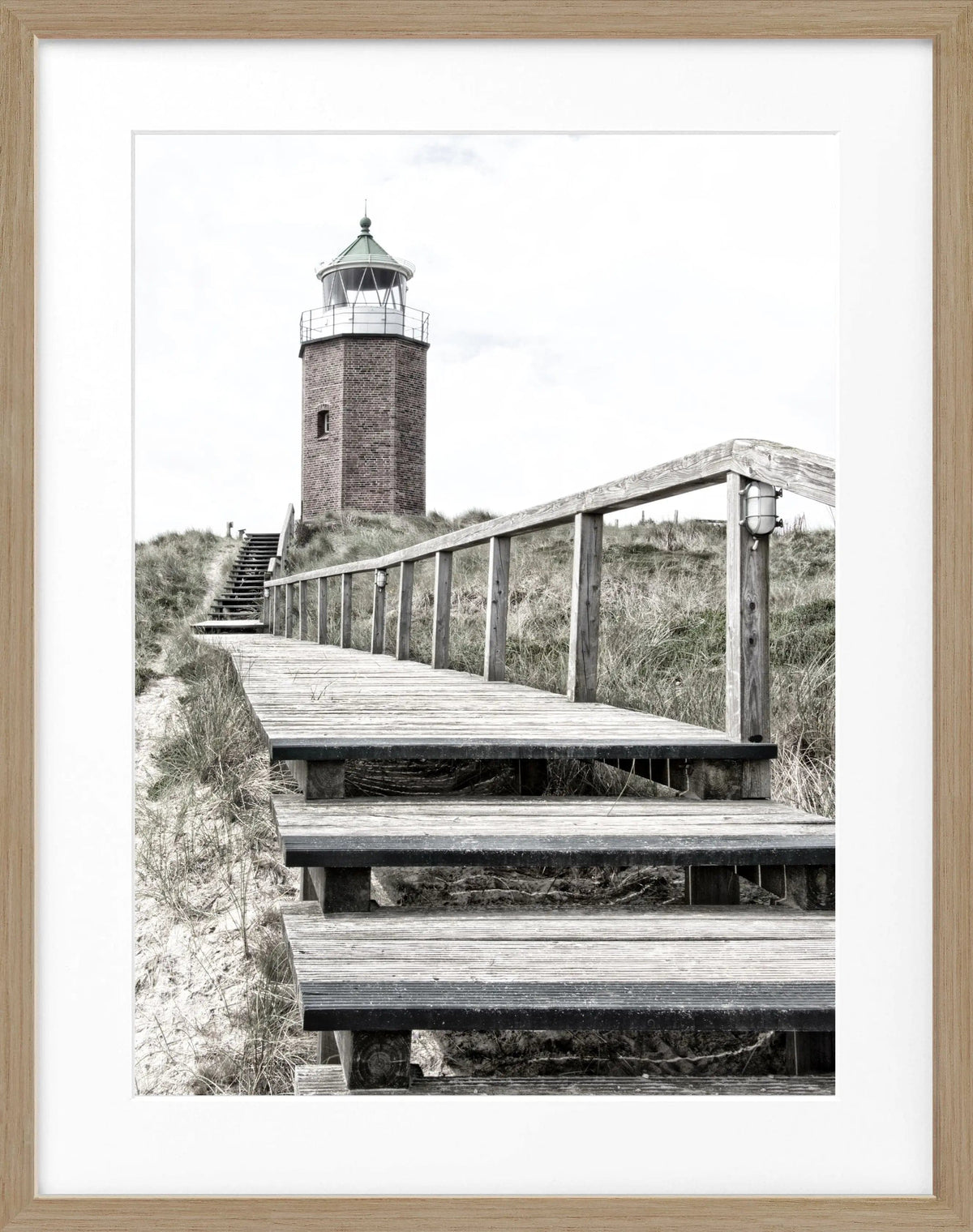 Schwarz-weiß Poster mit Rahmen von Cosman-Photocollection, Sylt Leuchtturm Kampen, Maße 25x31 cm, ansprechendes Meeresmotiv