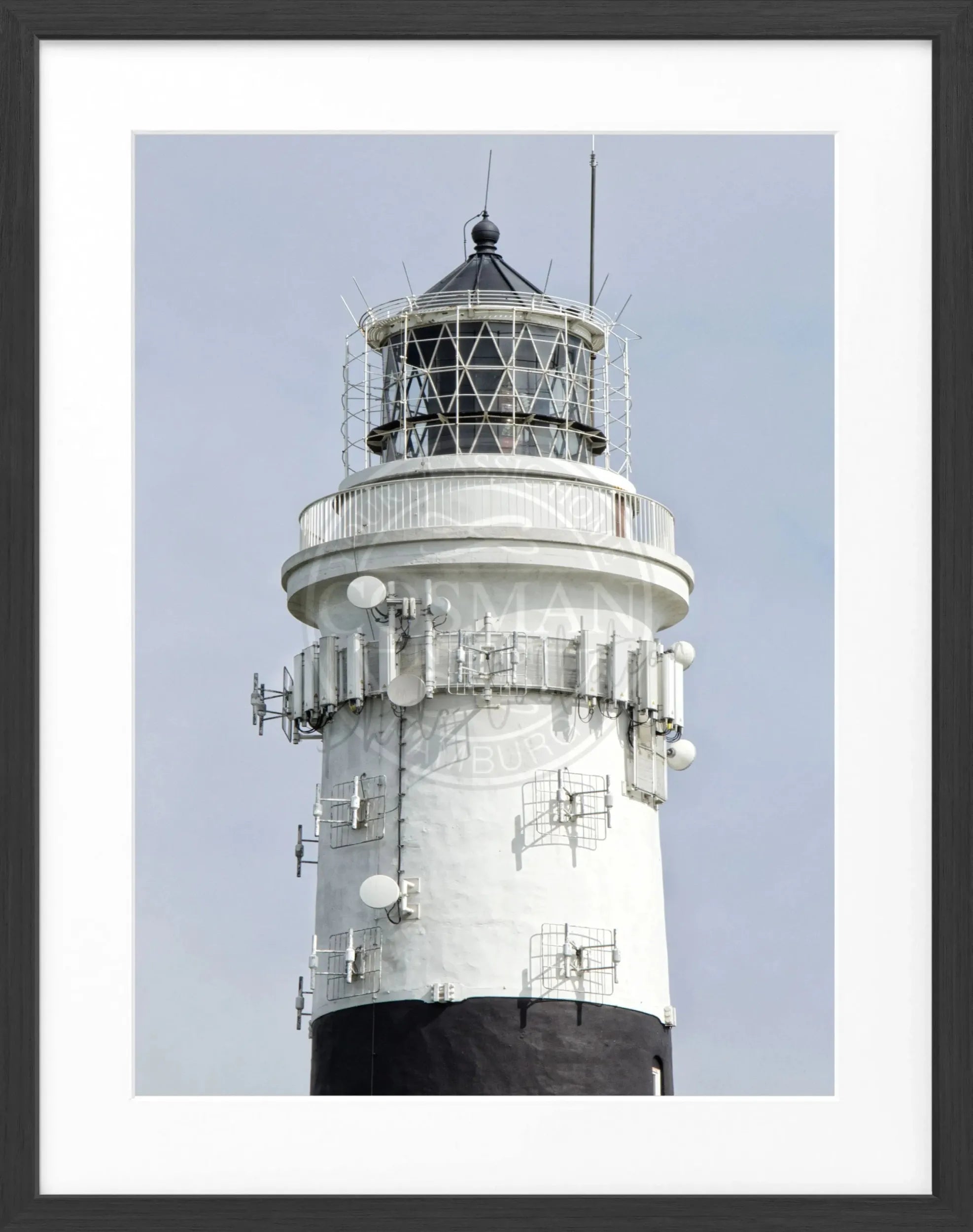 Schwarz-weiß Poster mit Rahmen von Cosman-Photocollection, Leuchtturm Sylt Kampen, Motiv in 25x31 cm, Wanddekoration