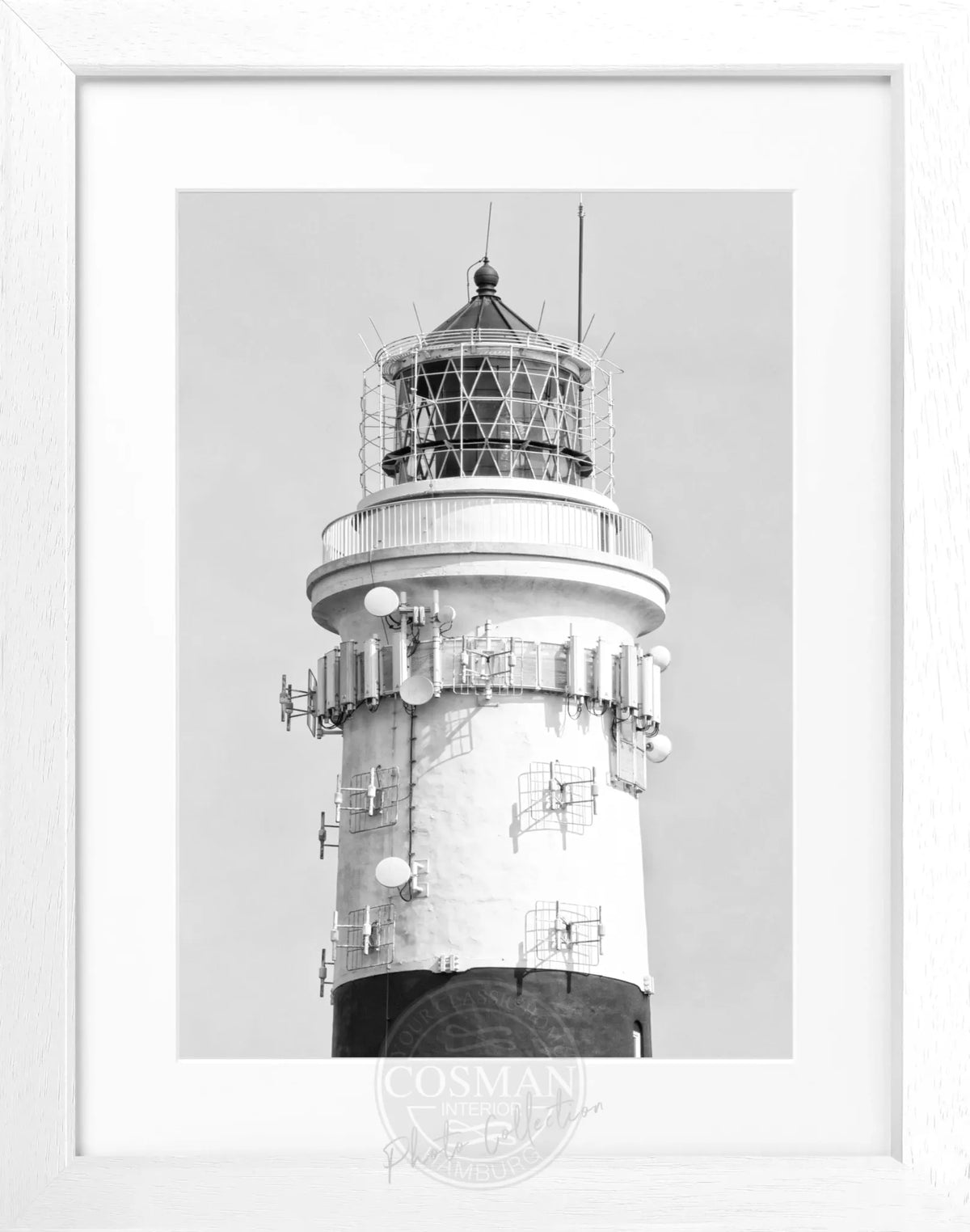 Schwarz-weiß Poster mit Rahmen, zeigt den Leuchtturm Kampen auf Sylt von Cosman-Photocollection, 25x31 cm.